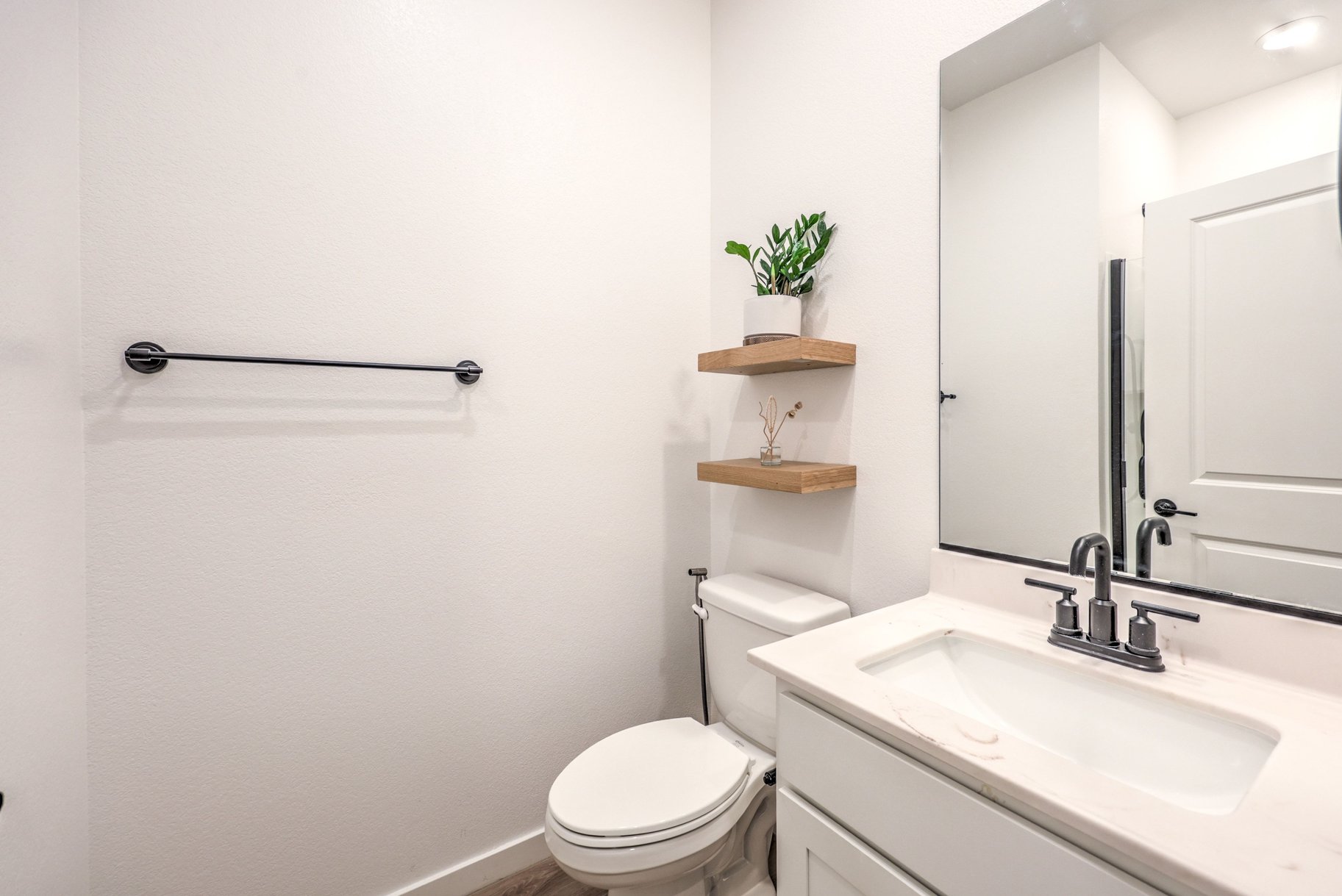  Beautifully Upgraded 2-Story Home in a Gated Community in Summerlin West - 物件實景