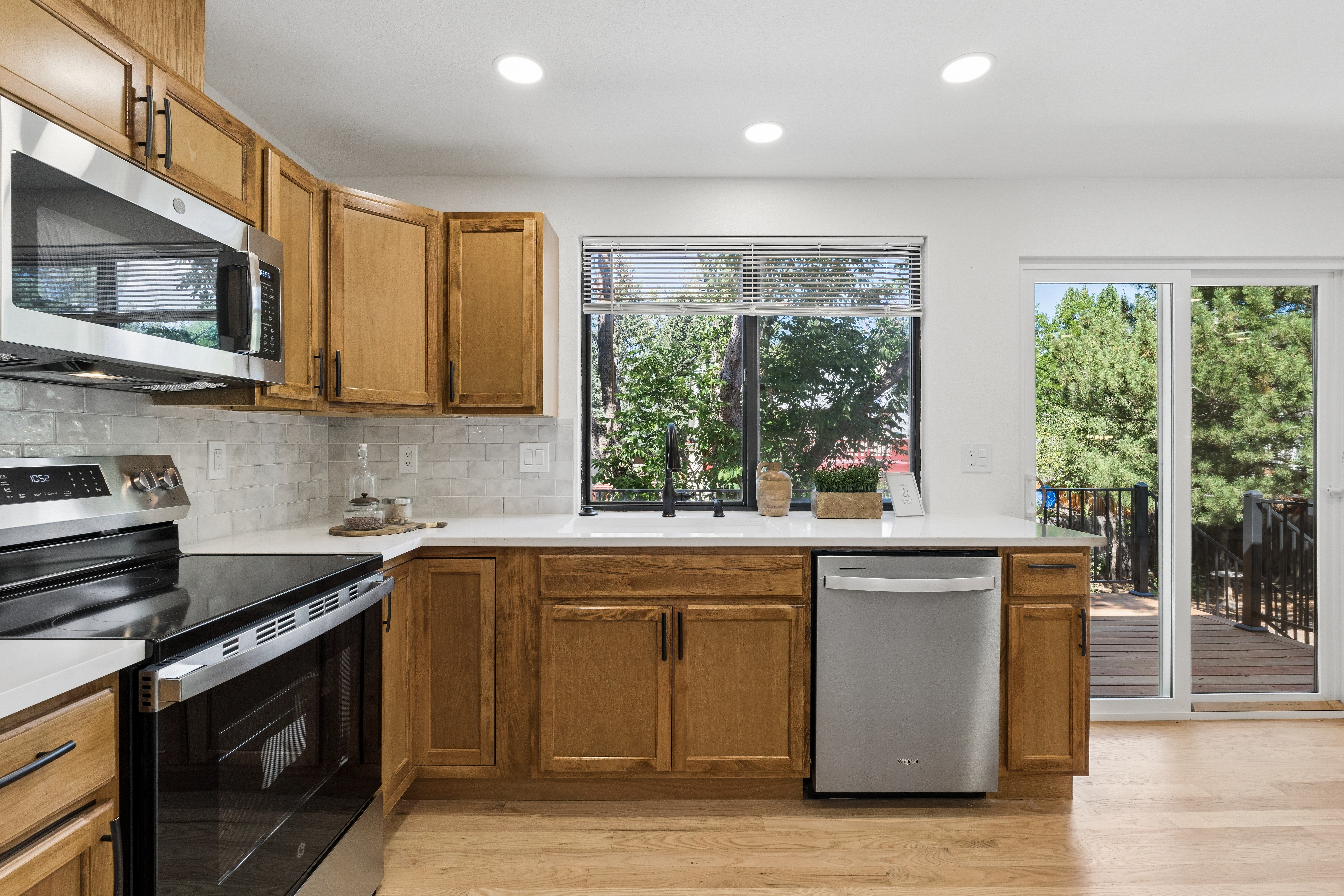  Completely reimagined, refreshed, and ready, this charming home on quiet street - 物件實景