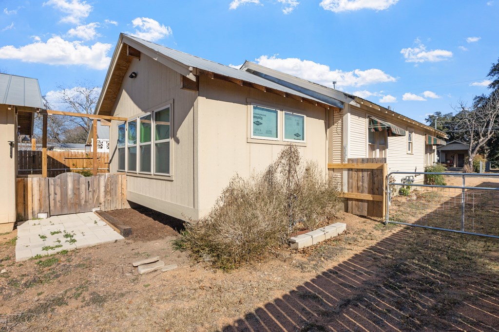 Fredericksburg, Texas, 78624, United States, 2 Bedrooms Bedrooms, ,2 BathroomsBathrooms,Residential,For Sale,1980803