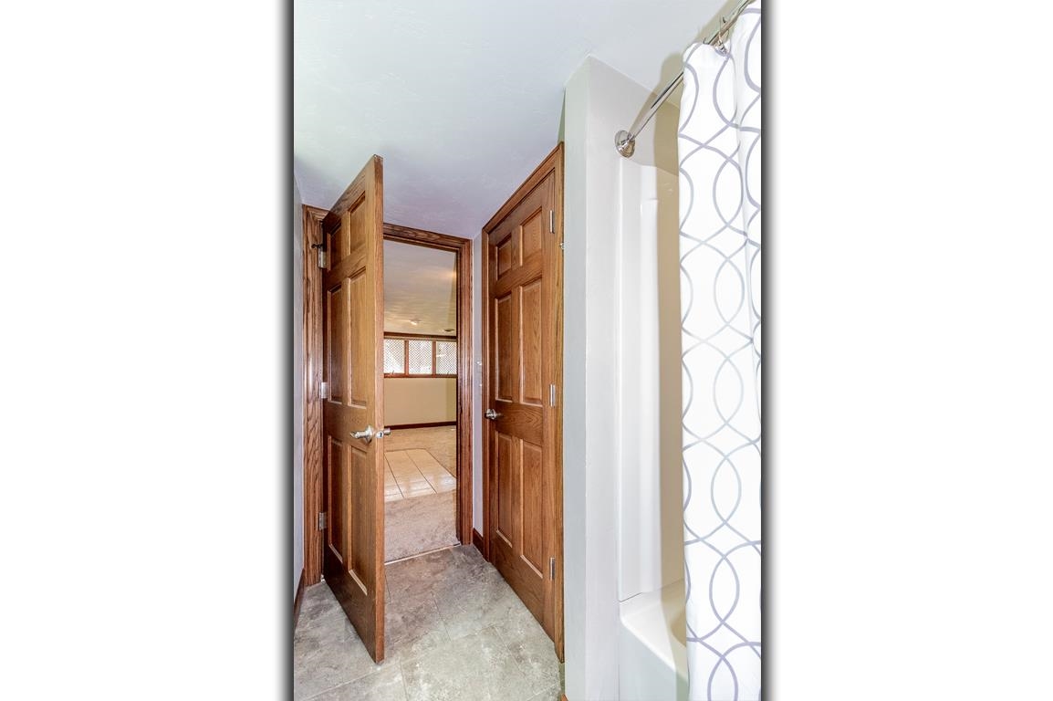 New London, Wisconsin, 54961-8021, United States, 4 Bedrooms Bedrooms, ,2 BathroomsBathrooms,Residential,For Sale,1984435