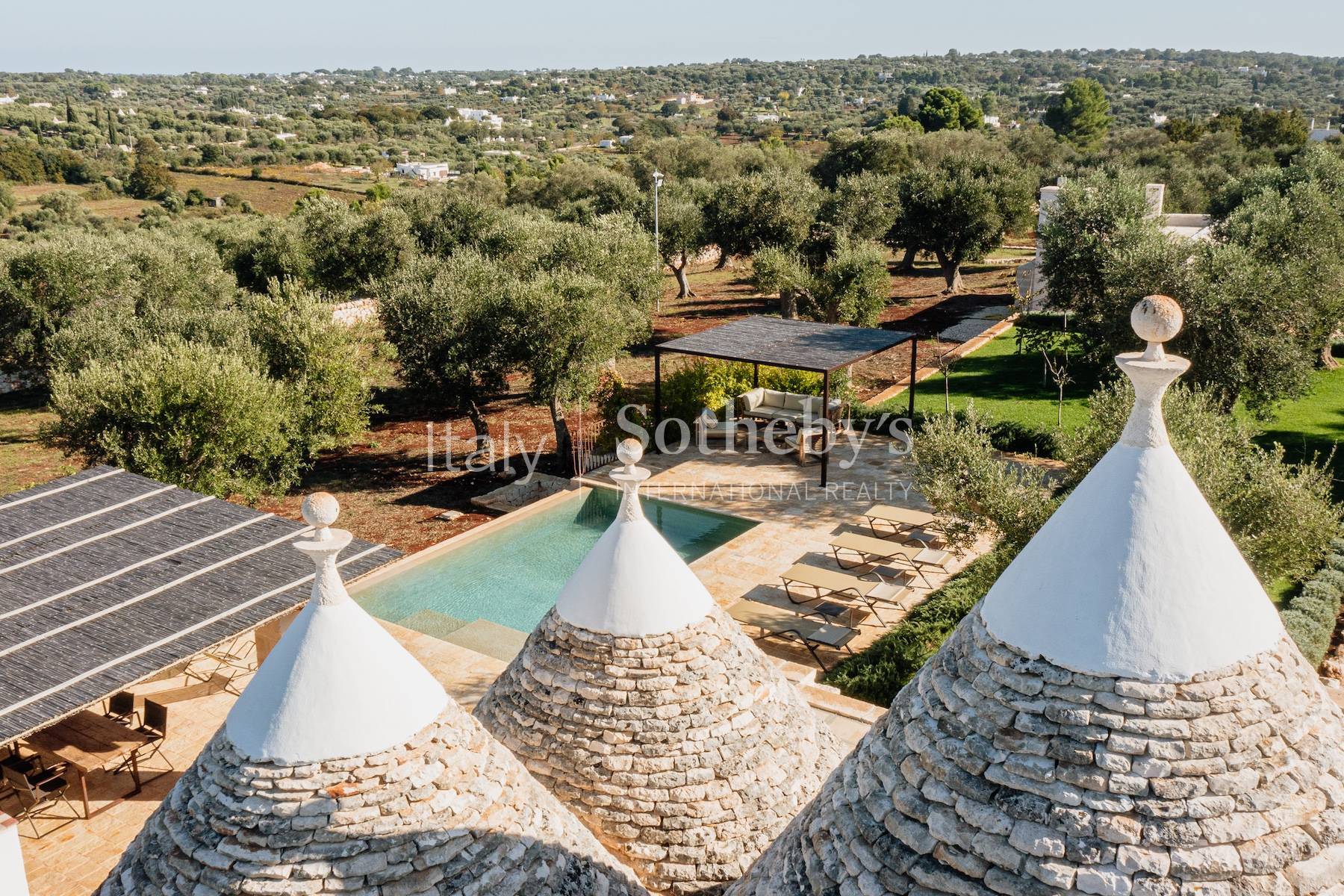  Exclusive estate among the olive trees in the Valle d