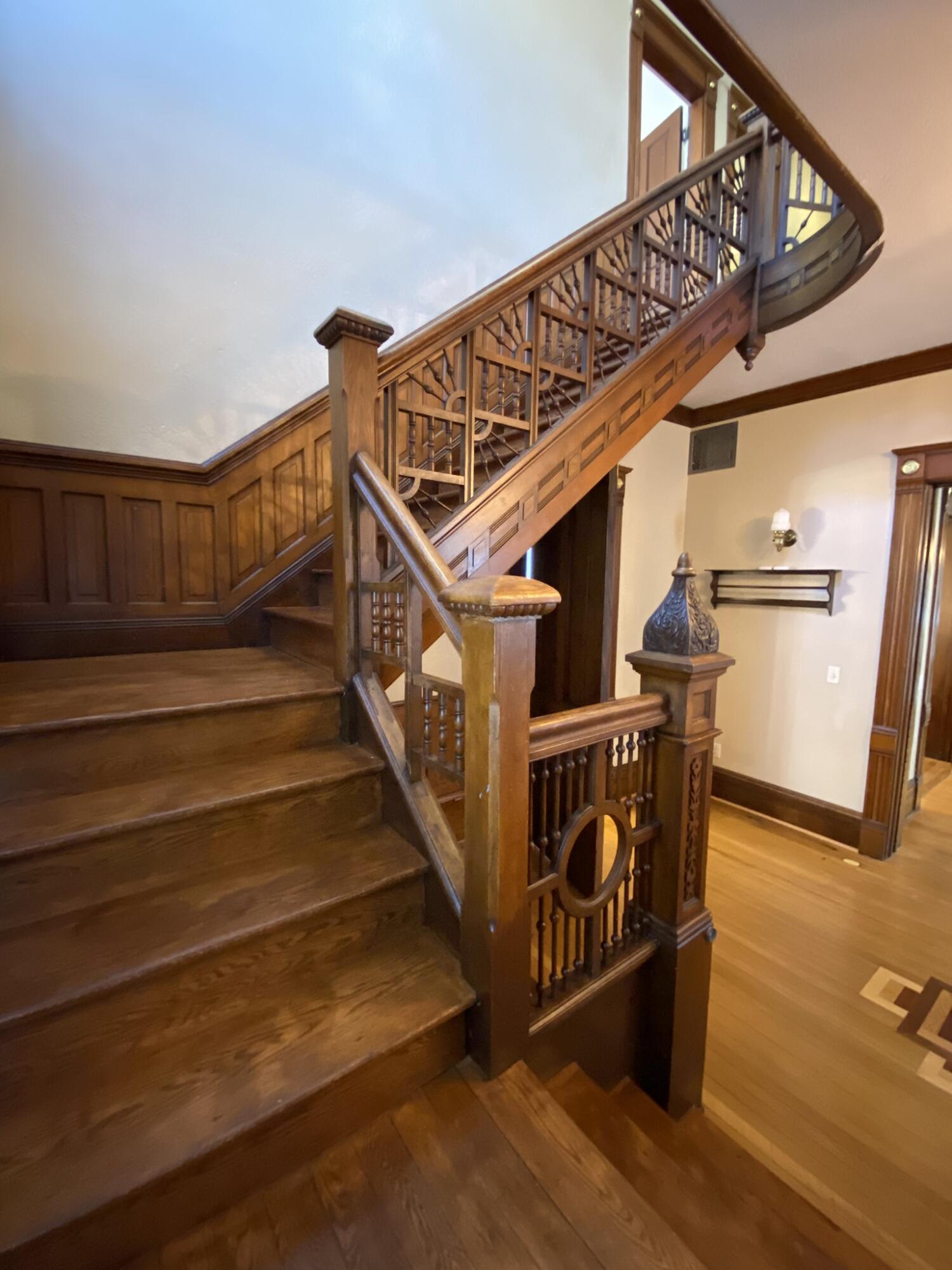 La Crosse, Wisconsin, 54601, United States, 6 Bedrooms Bedrooms, ,5 BathroomsBathrooms,Residential,For Sale,2018389