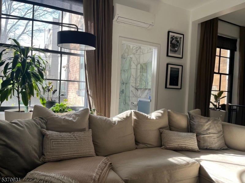 Jersey City, New Jersey, 07302, United States, 1 Bedroom Bedrooms, ,2 BathroomsBathrooms,Residential,For Sale,1942665