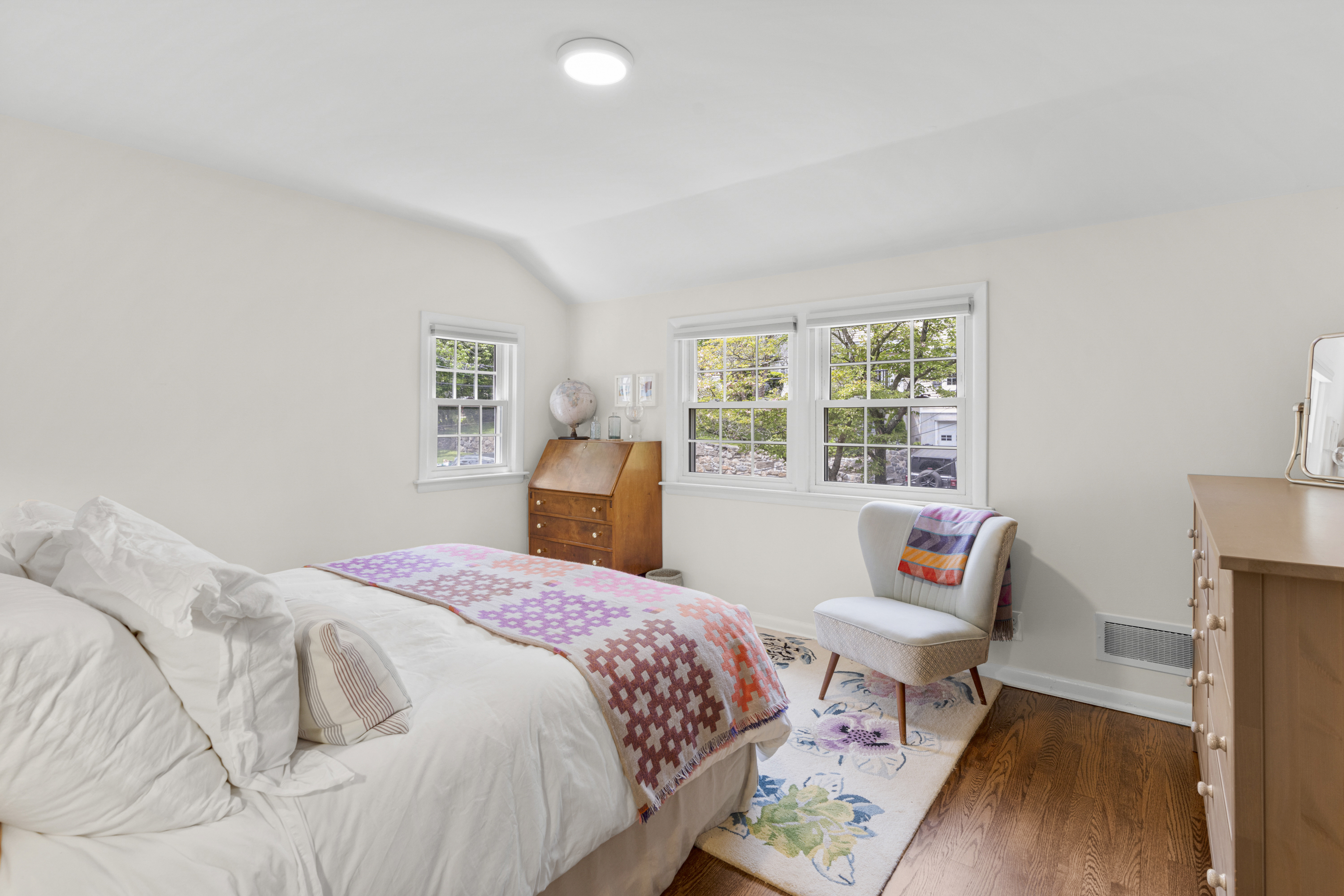  Charming Rye Neck Colonial - 物件實景