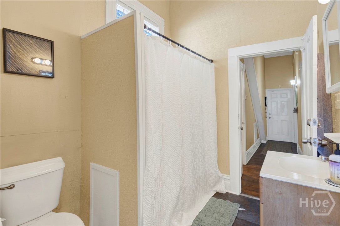 Savannah, Georgia, 31401, United States, 2 Bedrooms Bedrooms, ,3 BathroomsBathrooms,Residential,For Sale,2031134