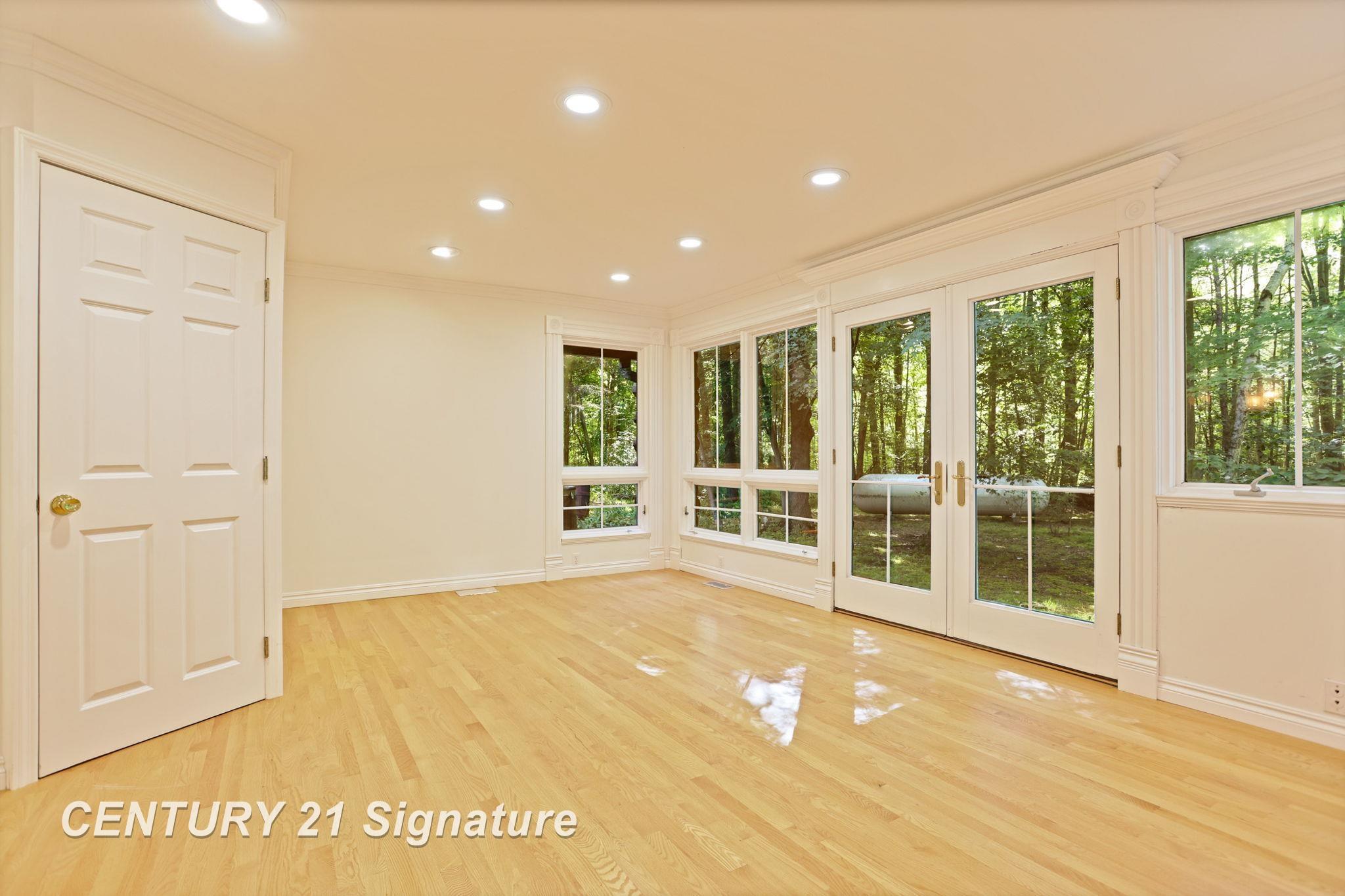 Chesaning, Michigan, 48616, United States, 4 Bedrooms Bedrooms, ,3 BathroomsBathrooms,Residential,For Sale,1980512