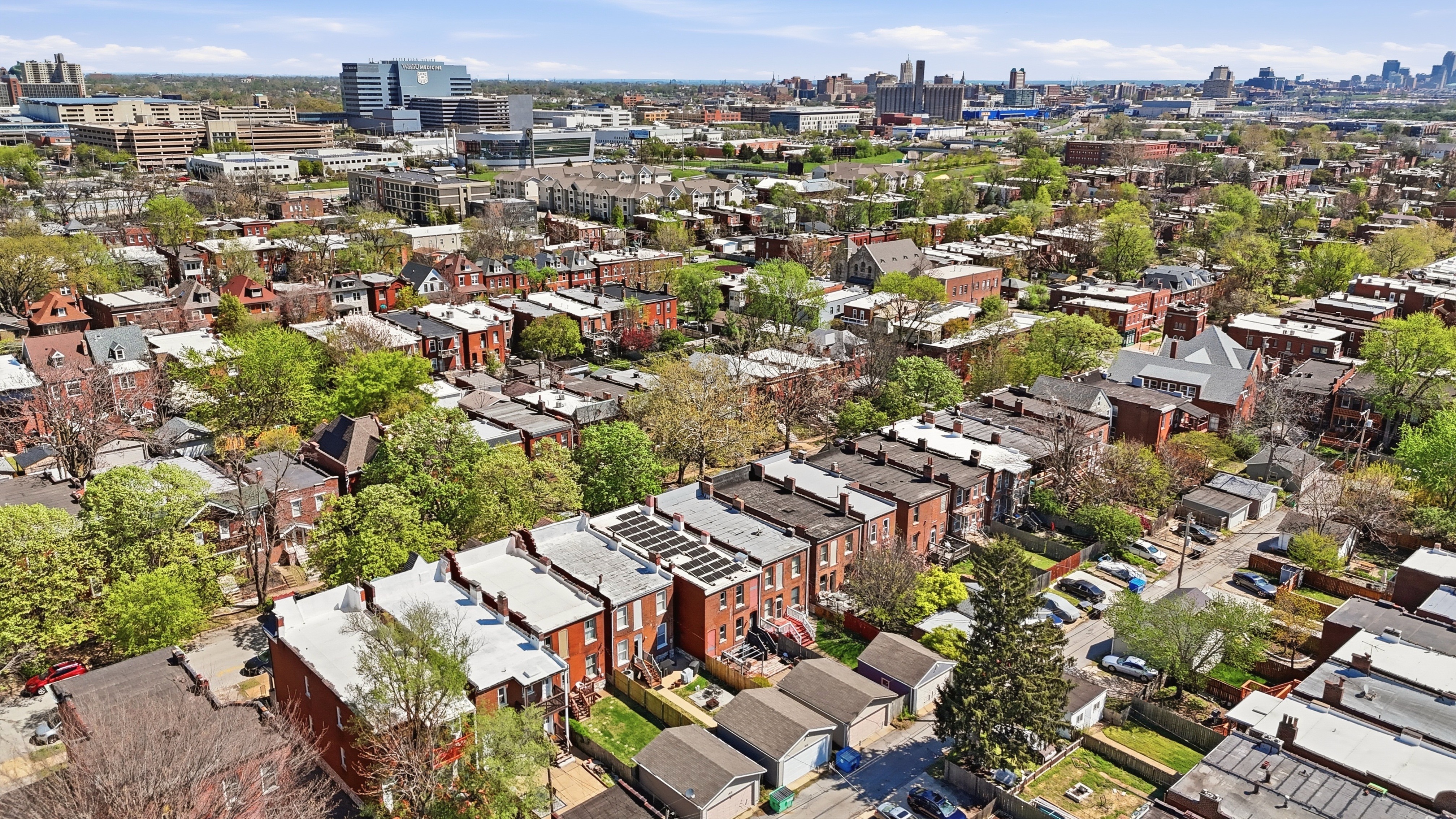  Welcome to this fully renovated historic gem - 物件實景