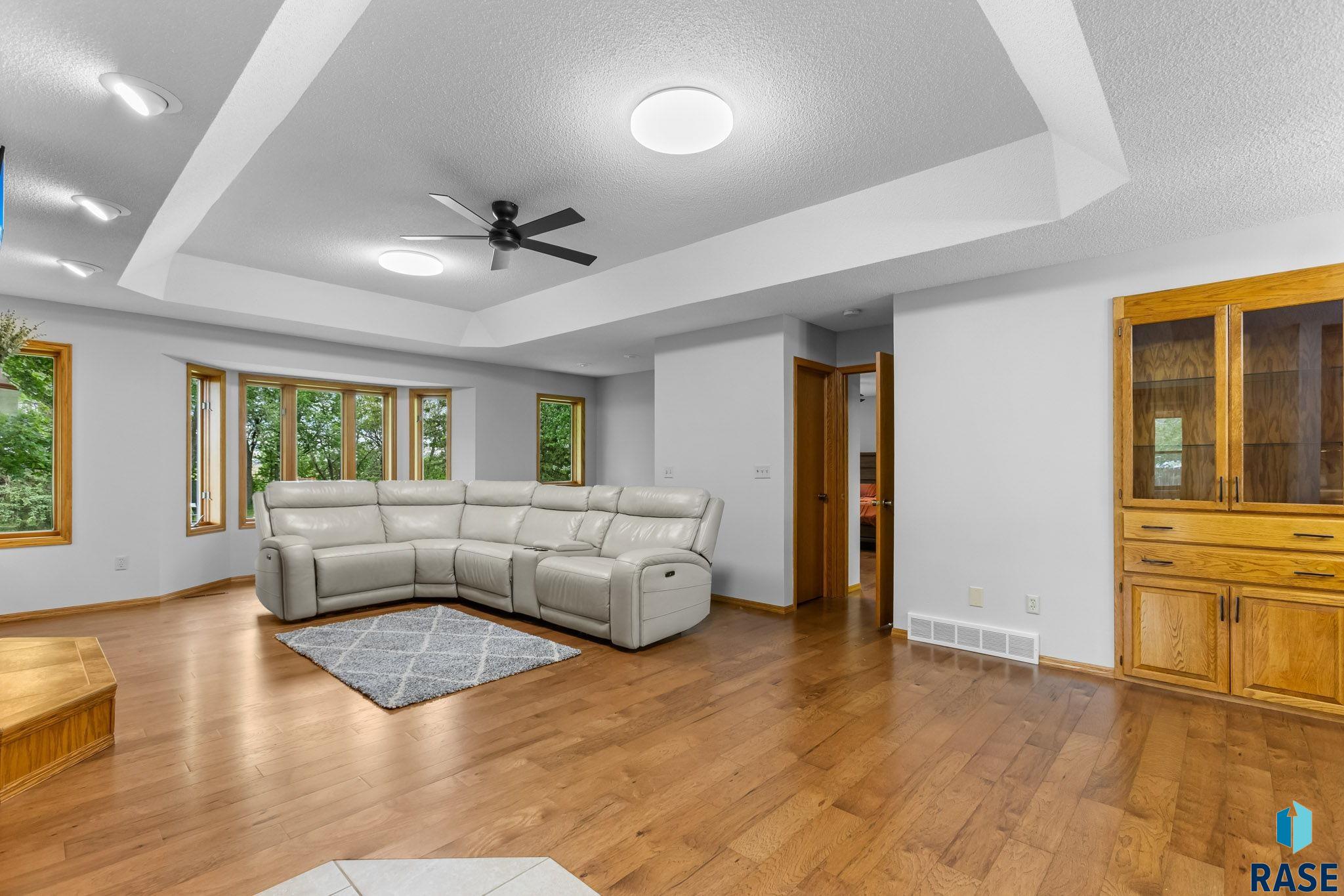 Harrisburg, South Dakota, 57032, United States, 5 Bedrooms Bedrooms, ,1 BathroomBathrooms,Residential,For Sale,1917762