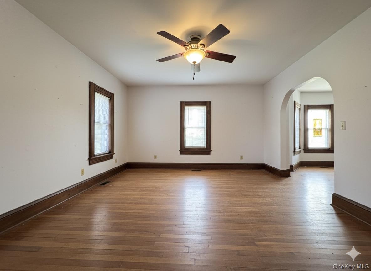 Glen Cove, New York, 11542, United States, 2 Bedrooms Bedrooms, ,2 BathroomsBathrooms,Residential,For Sale,1988144