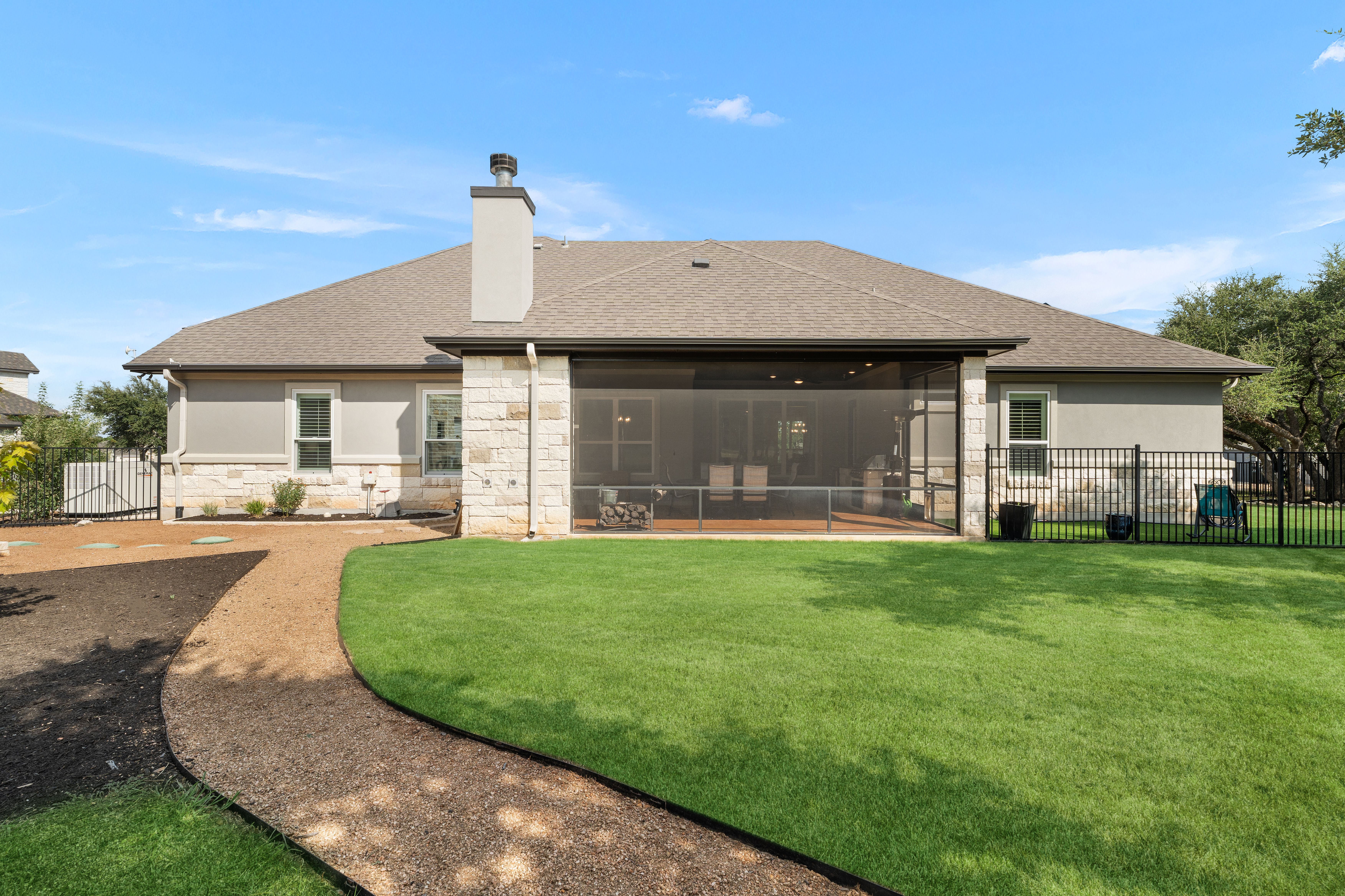  Versatile Living on 1+ Acres - 物件實景