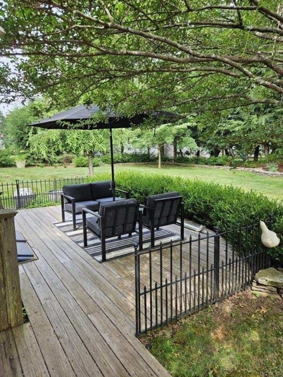 Uxbridge, Massachusetts, 01569, United States, 2 Bedrooms Bedrooms, ,2 BathroomsBathrooms,Residential,For Sale,2006333