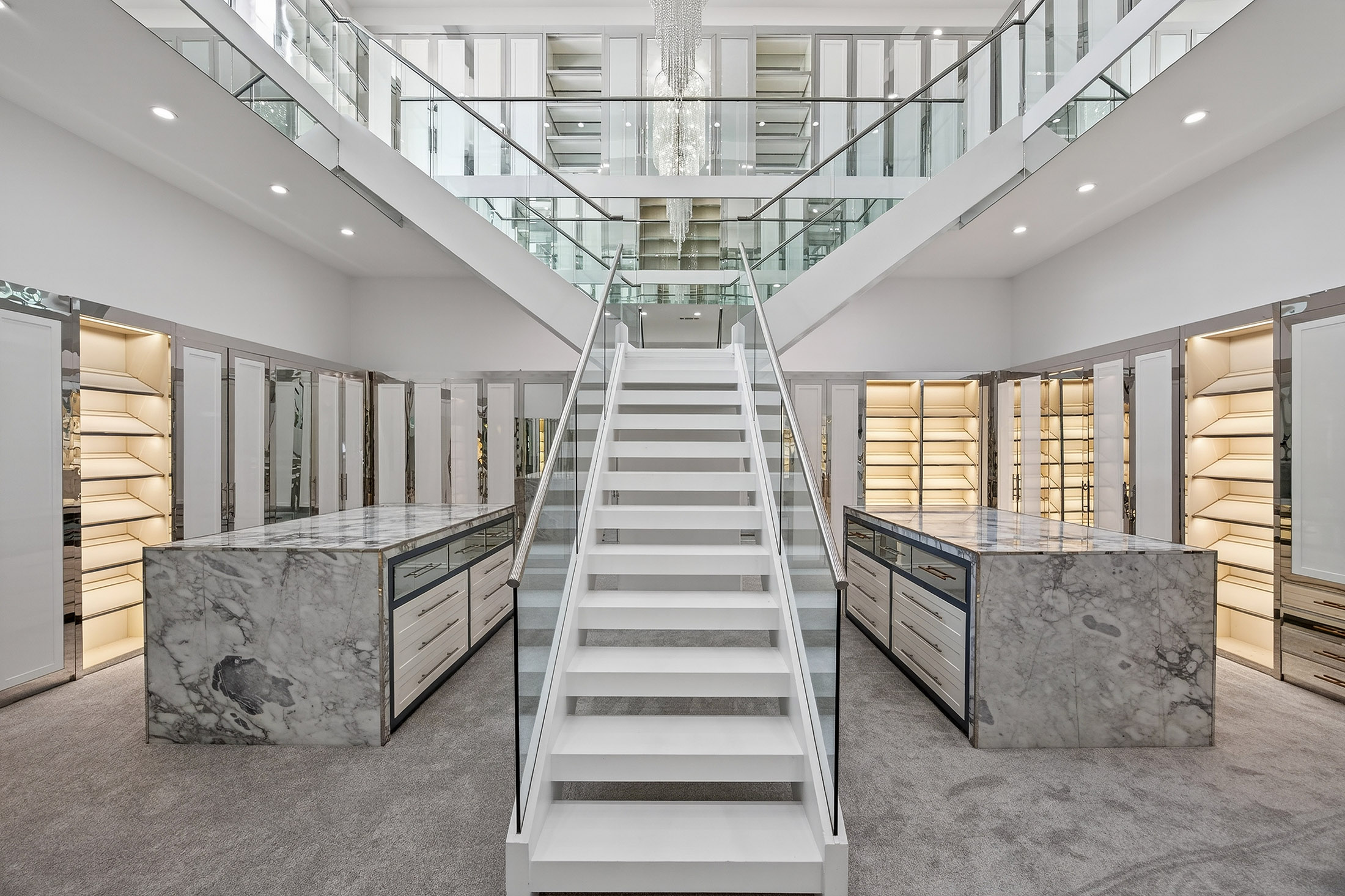  Exceptional Gated Estate with Resort-caliber Grounds - 物件實景