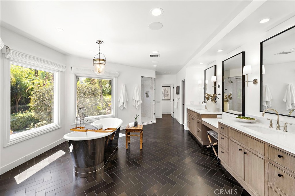 Laguna Hills, California, 92653, United States, 7 Bedrooms Bedrooms, ,5 BathroomsBathrooms,Residential,For Sale,1941687
