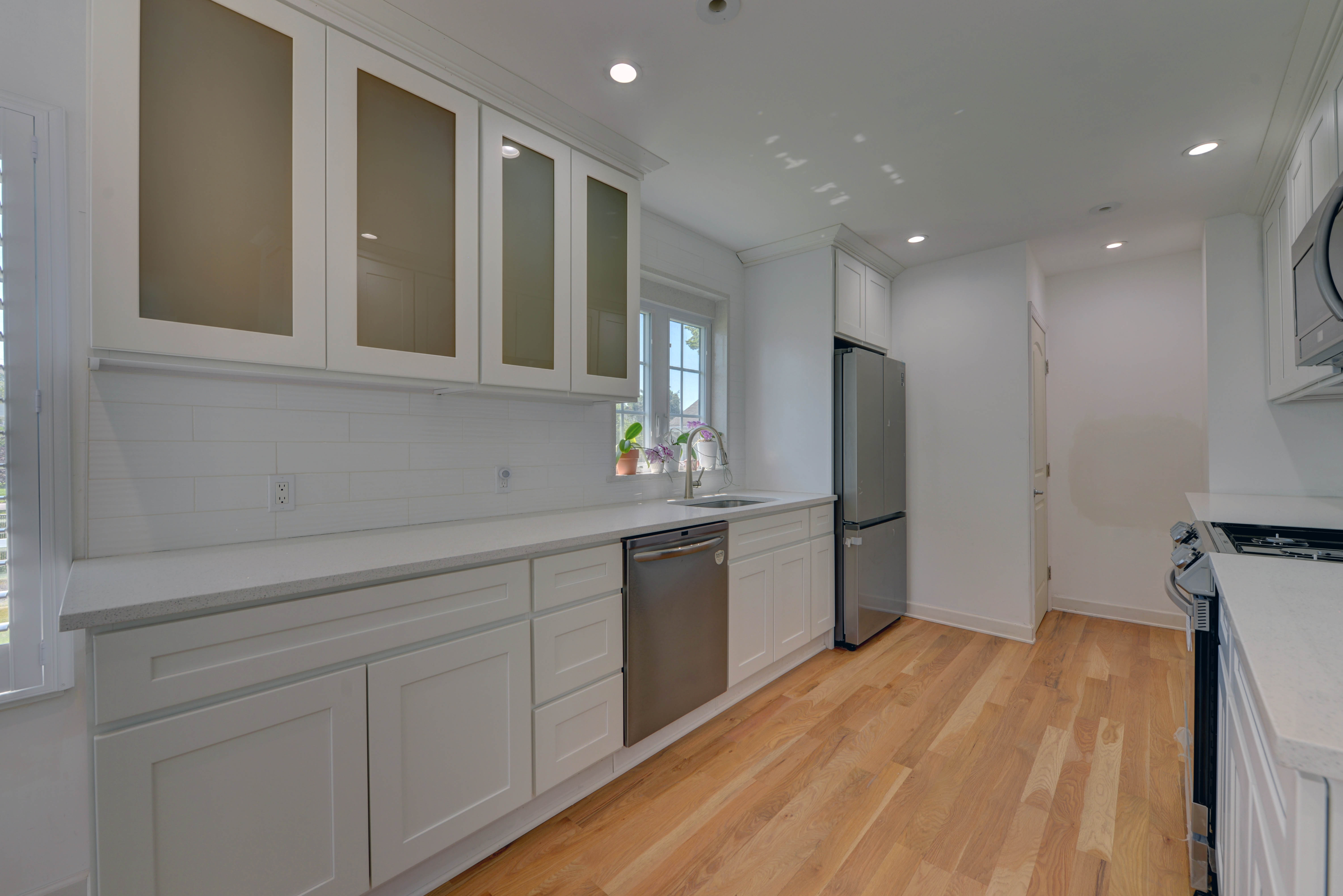 Essex, Nutley Township, New Jersey, 07110, United States, 3 Bedrooms Bedrooms, ,2 BathroomsBathrooms,Residential,For Sale,1873561