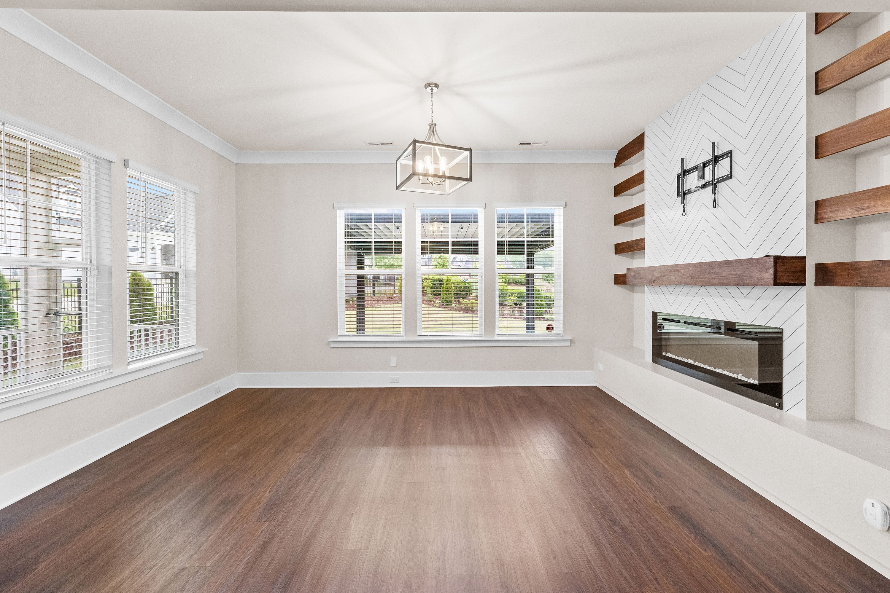  313 Warm Wind Drive, Clayton, NC 27527 - 物件實景