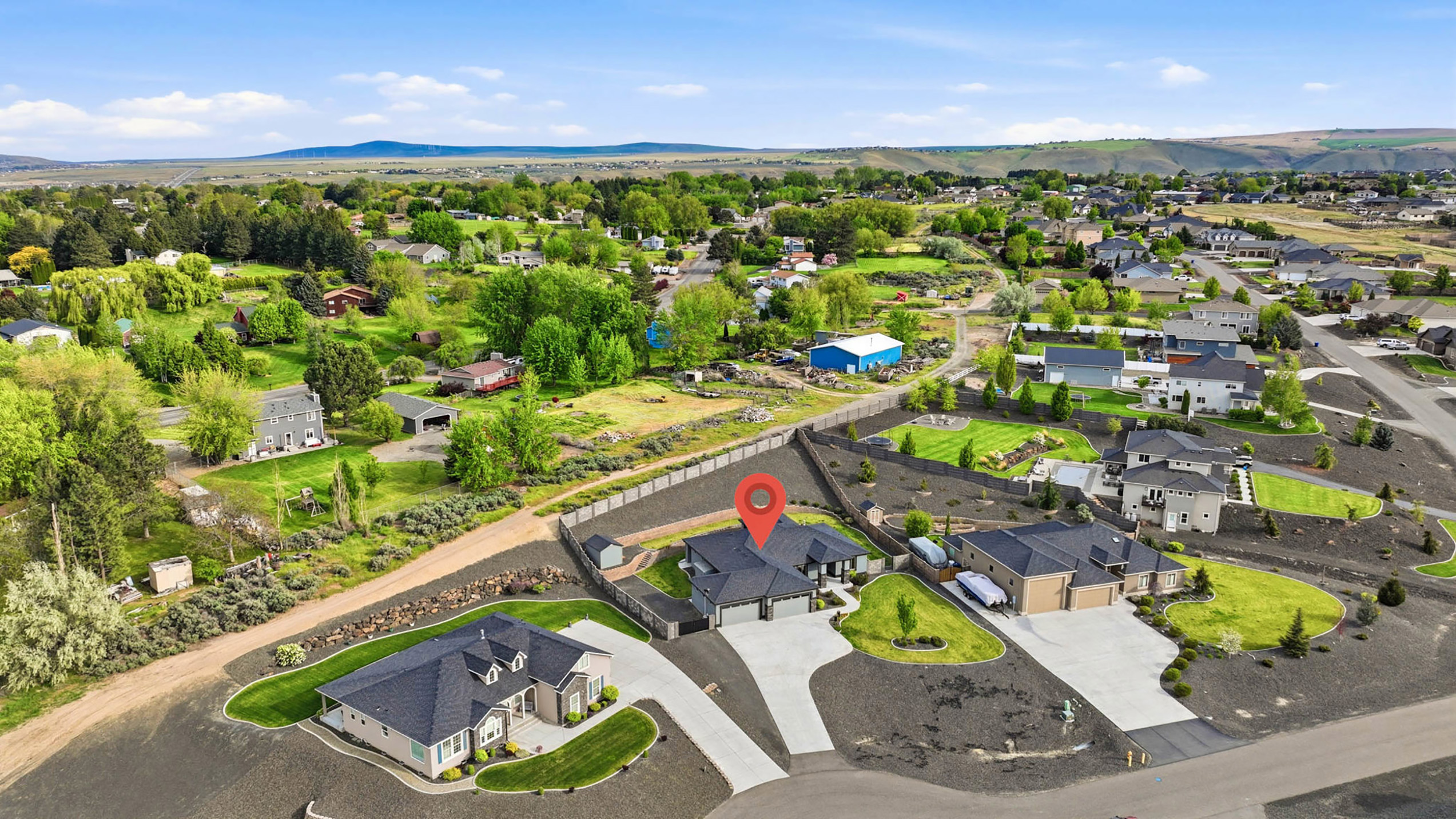  4 car garage in cul-de-sac Upgrades, single level - 物件實景