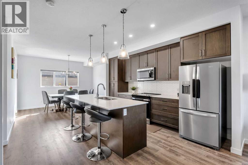 CALGARY, Alberta, T2X 4R1, CA, 3 Bedrooms Bedrooms, ,2 BathroomsBathrooms,Residential,For Sale,1949182