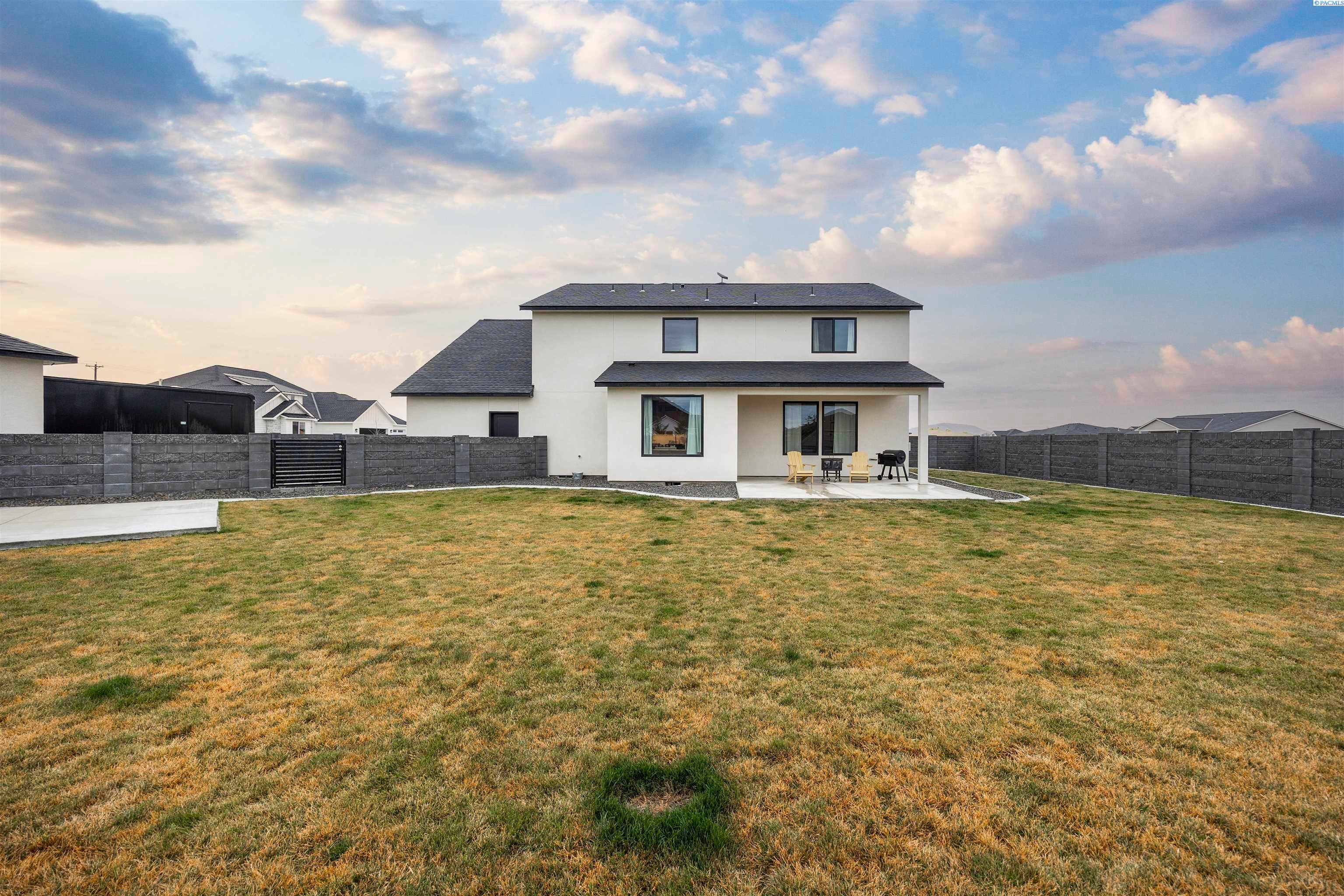 Pasco, Washington, 99301, United States, 4 Bedrooms Bedrooms, ,3 BathroomsBathrooms,Residential,For Sale,2005425