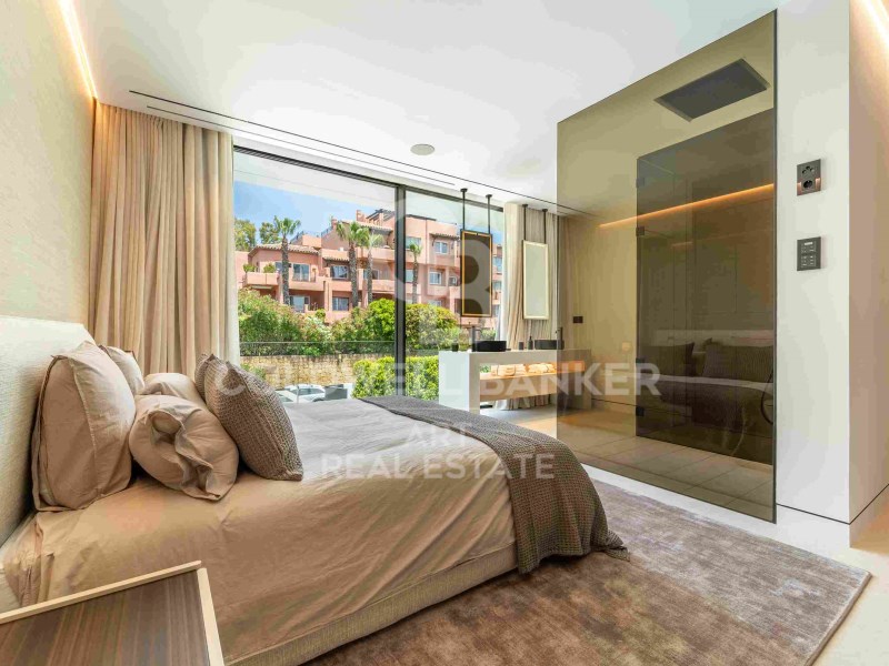 Marbella, Andalusia, ES, 5 Bedrooms Bedrooms, ,5 BathroomsBathrooms,Residential,For Sale,1805166