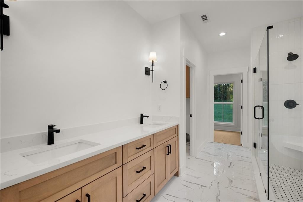 Calhoun, Georgia, 30701, United States, 4 Bedrooms Bedrooms, ,3 BathroomsBathrooms,Residential,For Sale,1979755