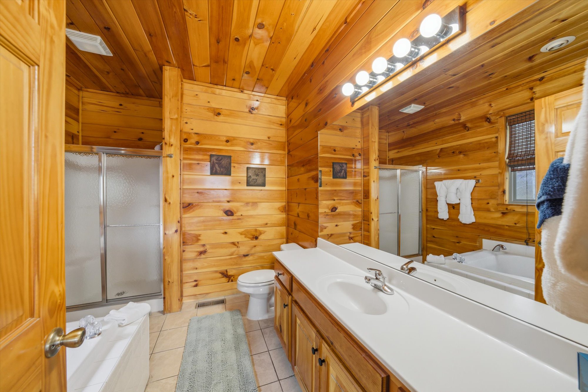 Sevierville, Tennessee, 37876-3406, United States, 3 Bedrooms Bedrooms, ,5 BathroomsBathrooms,Residential,For Sale,2049447