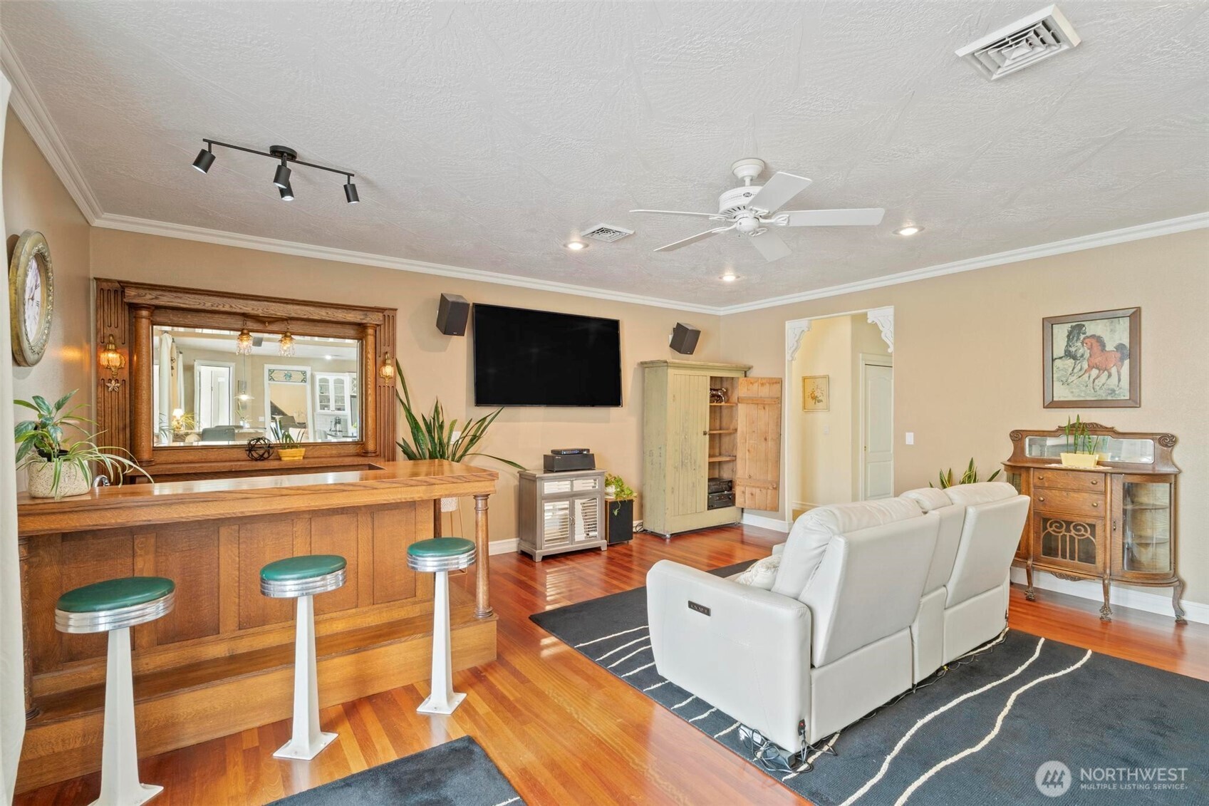 Centralia, Washington, 98531, United States, 3 Bedrooms Bedrooms, ,3 BathroomsBathrooms,Residential,For Sale,1983563