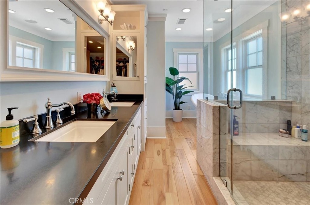 Long Beach, California, 90803, United States, 5 Bedrooms Bedrooms, ,4 BathroomsBathrooms,Residential,For Sale,1916985