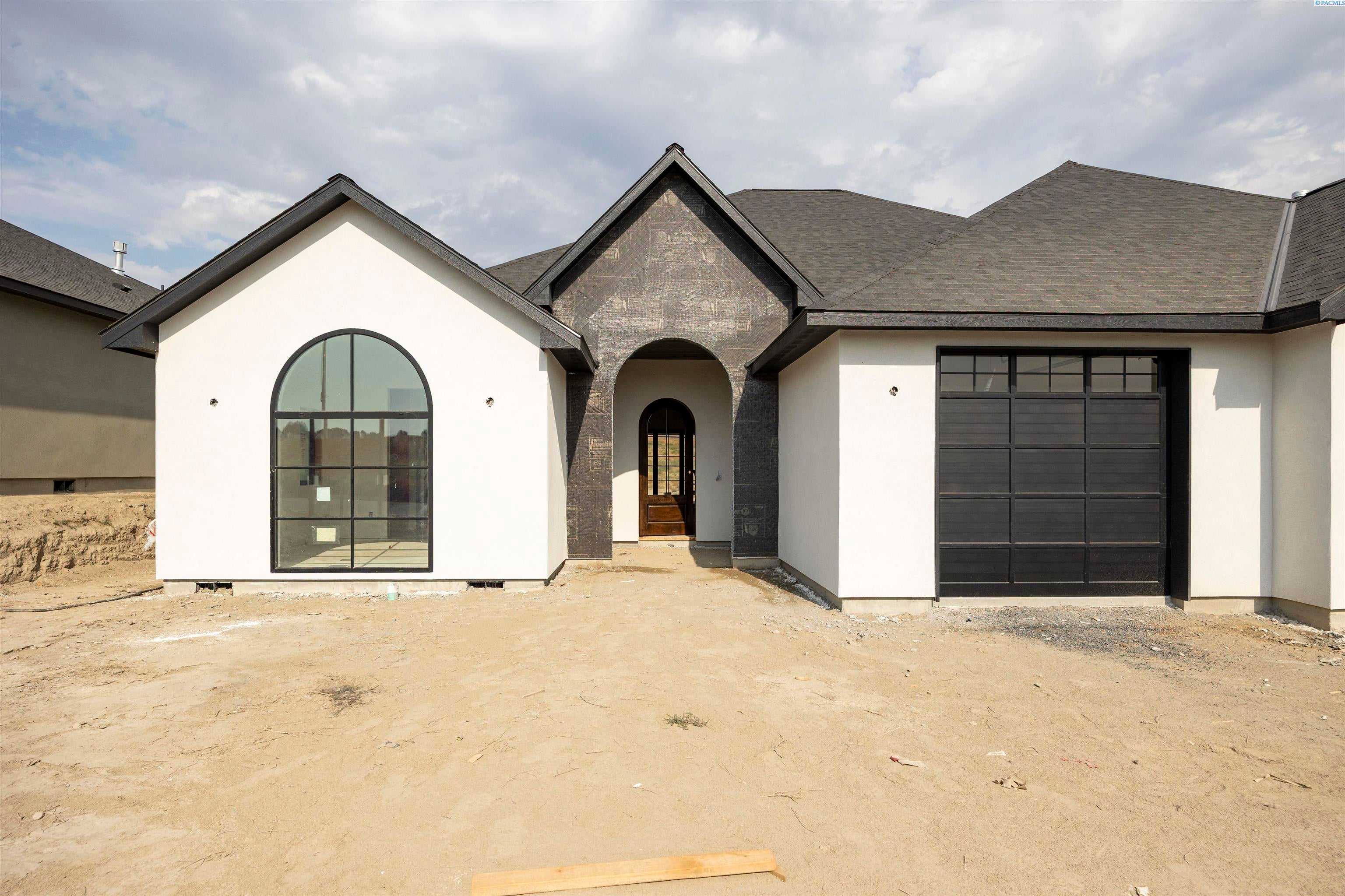 Richland, Washington, 99352, United States, 4 Bedrooms Bedrooms, ,4 BathroomsBathrooms,Residential,For Sale,1880511