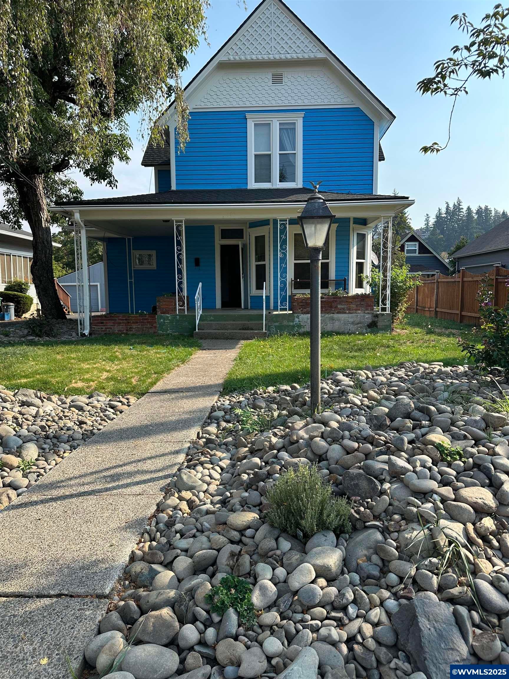 Silverton, Oregon, 97381, United States, 3 Bedrooms Bedrooms, ,2 BathroomsBathrooms,Residential,For Sale,1941642