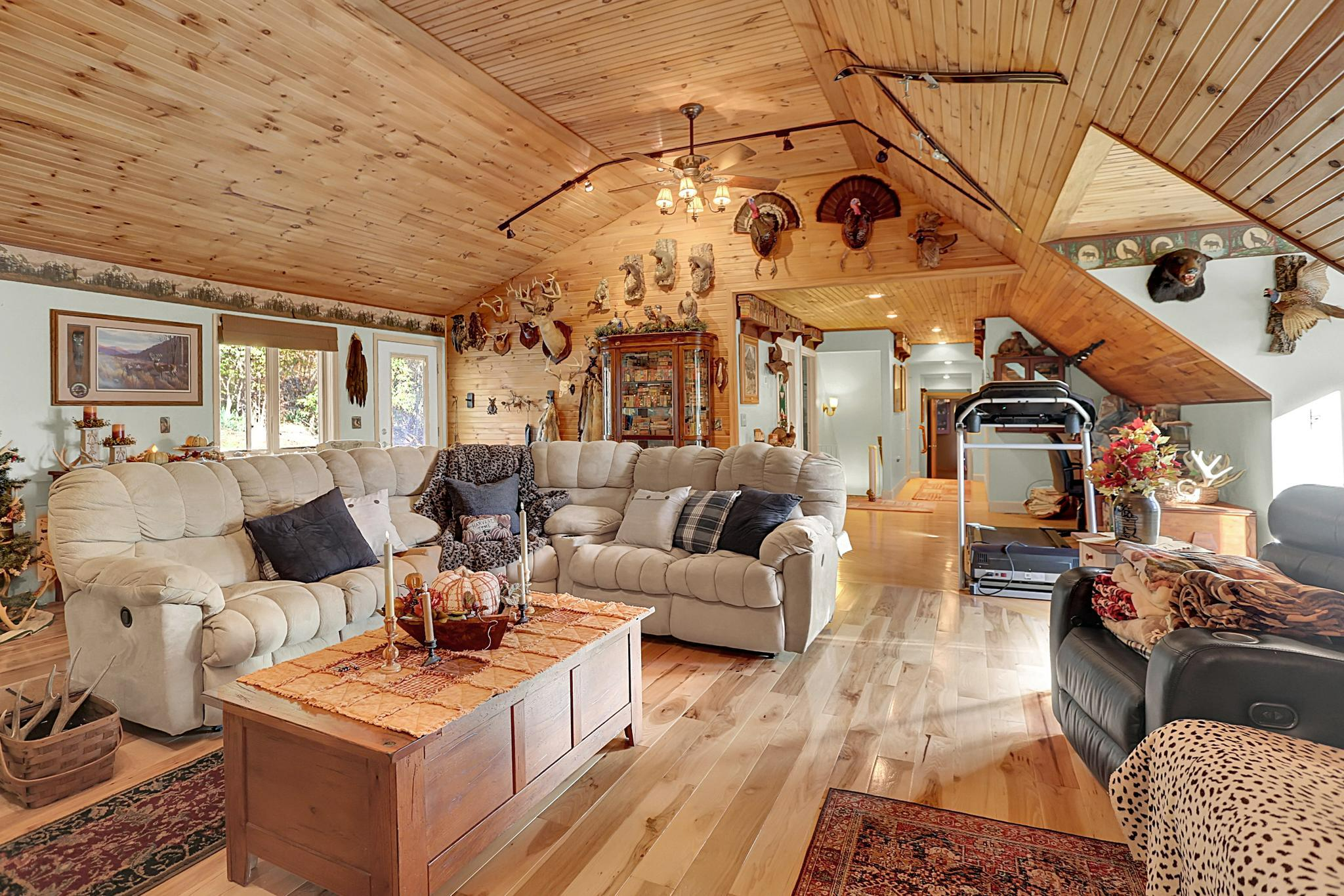 Thompsontown, Pennsylvania, 17094, United States, 4 Bedrooms Bedrooms, ,3 BathroomsBathrooms,Residential,For Sale,1981637