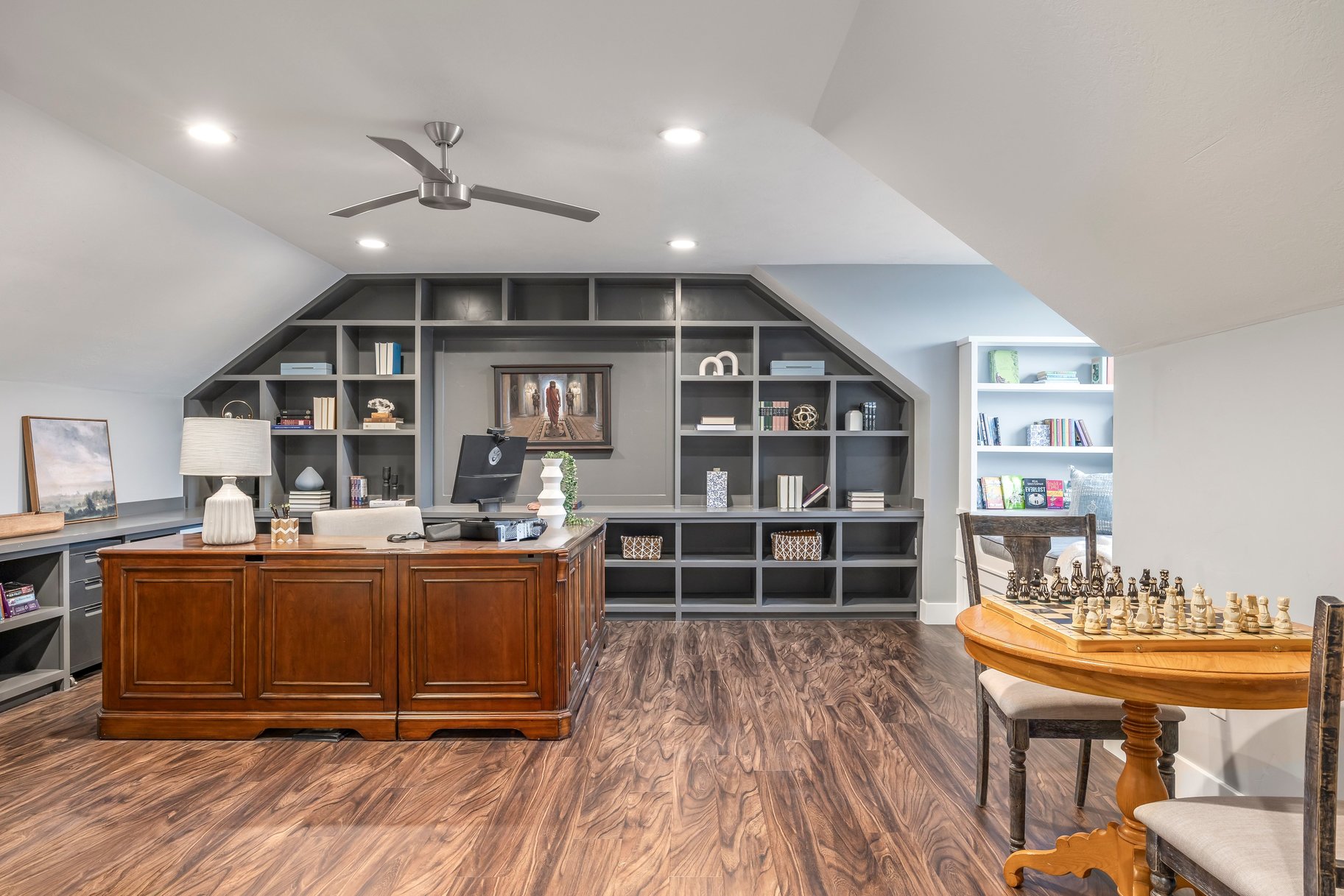  Beautiful Craftsman Rambler With Basement Apartment, Sports Pool and Pool House - 物件實景