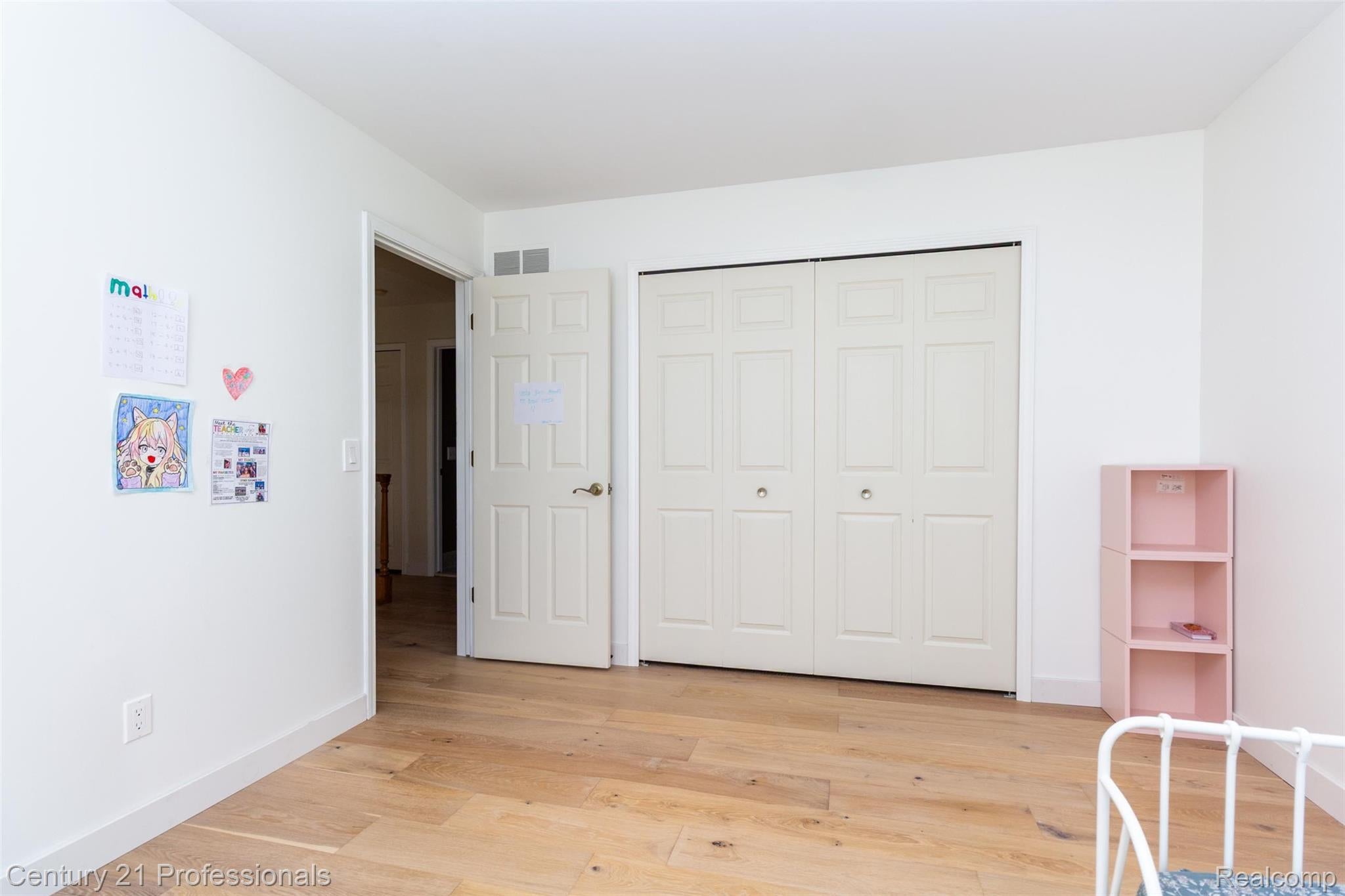 Troy, Michigan, 48084, United States, 4 Bedrooms Bedrooms, ,3 BathroomsBathrooms,Residential,For Sale,1976121