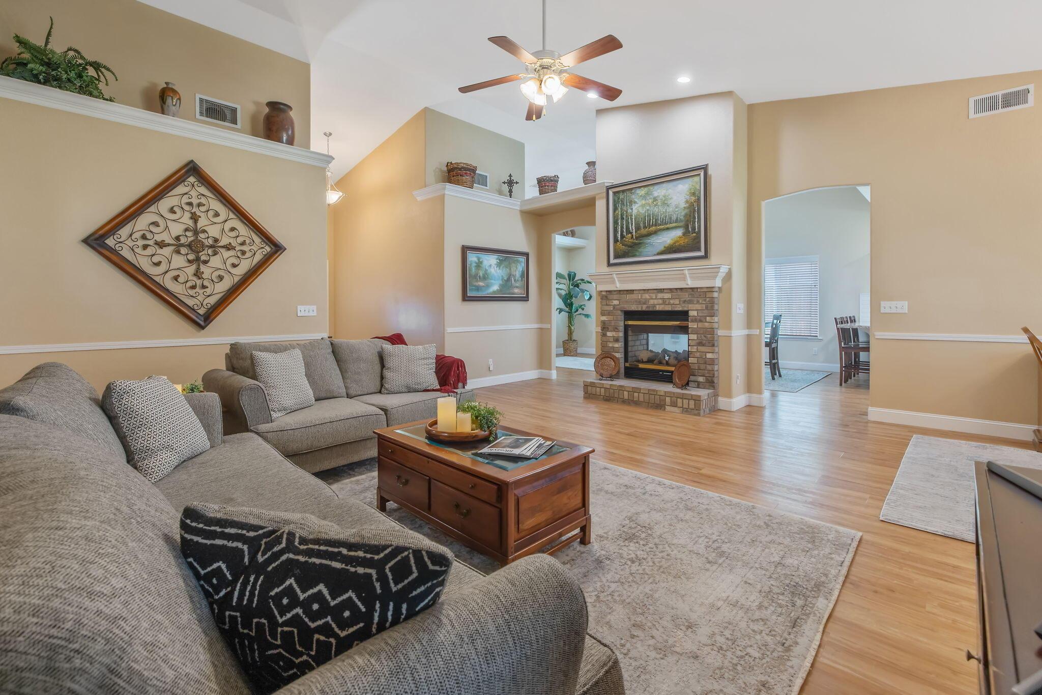 Visalia, California, 93291, United States, 3 Bedrooms Bedrooms, ,2 BathroomsBathrooms,Residential,For Sale,2013807