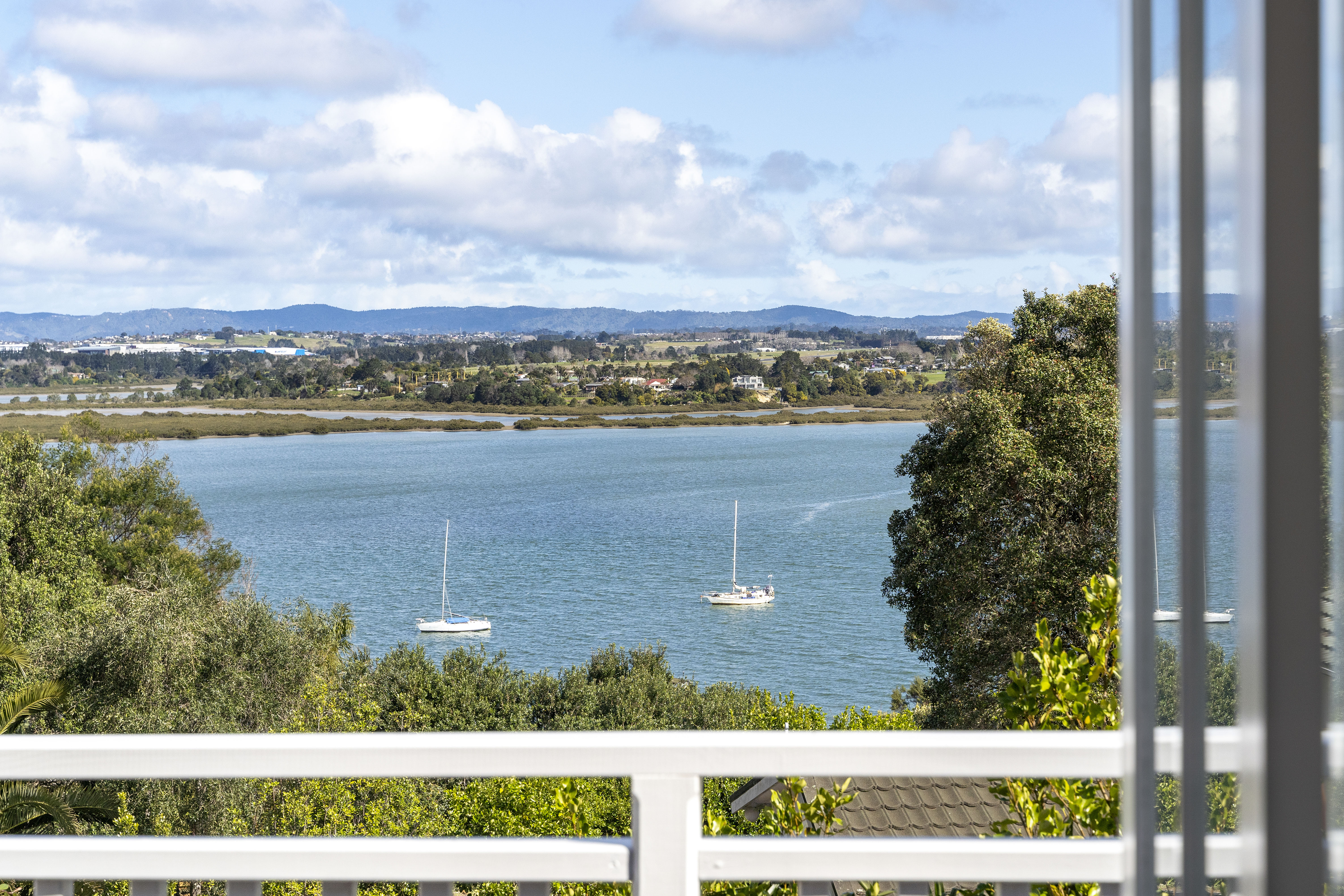  136 Attwood Road, Paremoremo - 物件實景