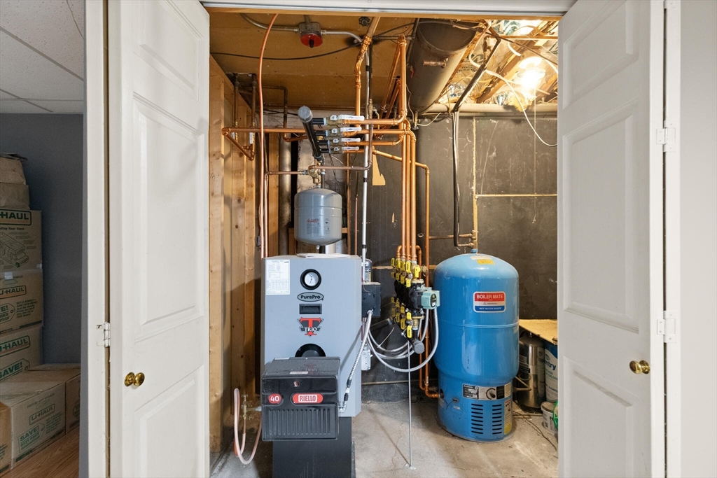 Salem, Massachusetts, 01970, United States, 3 Bedrooms Bedrooms, ,1 BathroomBathrooms,Residential,For Sale,1988229