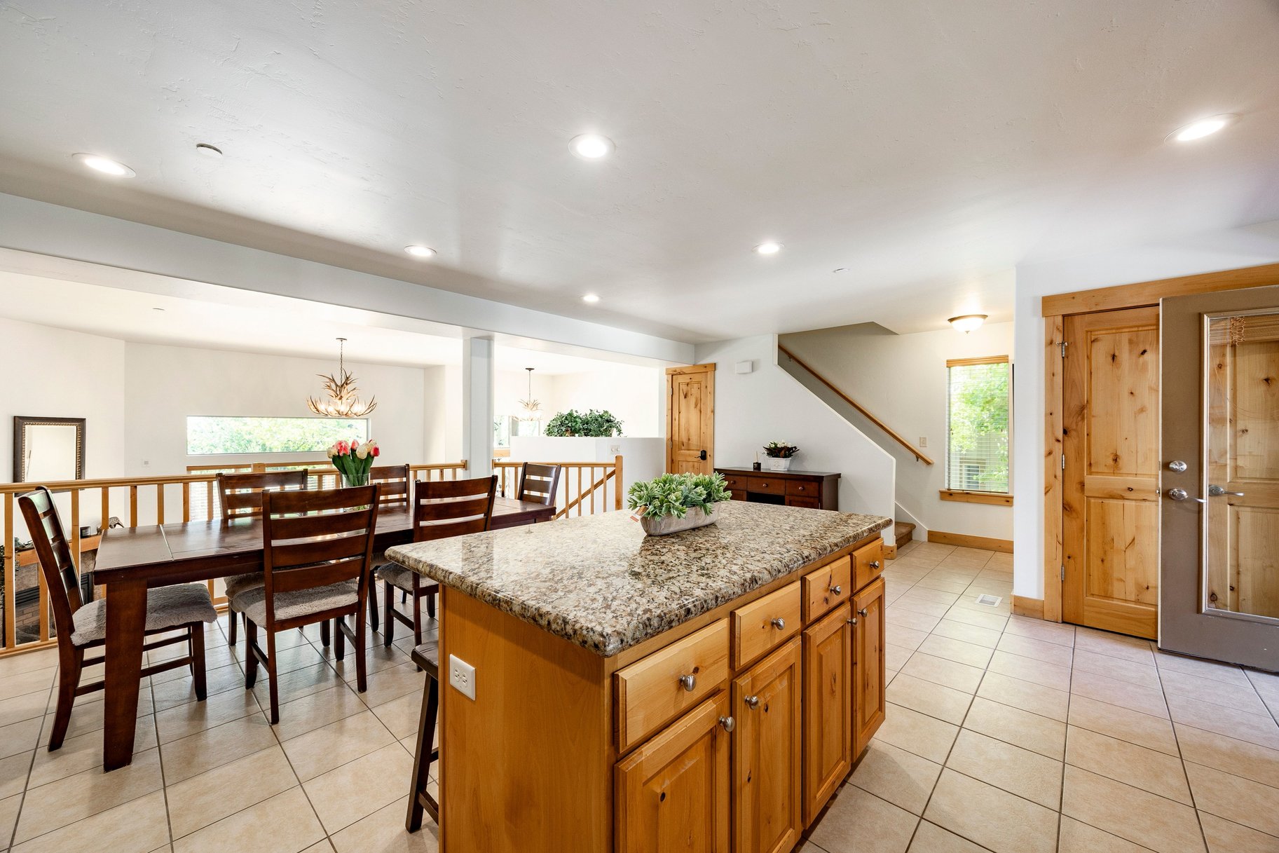  4-bedroom townhome in the Highly Desired Bear Hollow Community - 物件實景