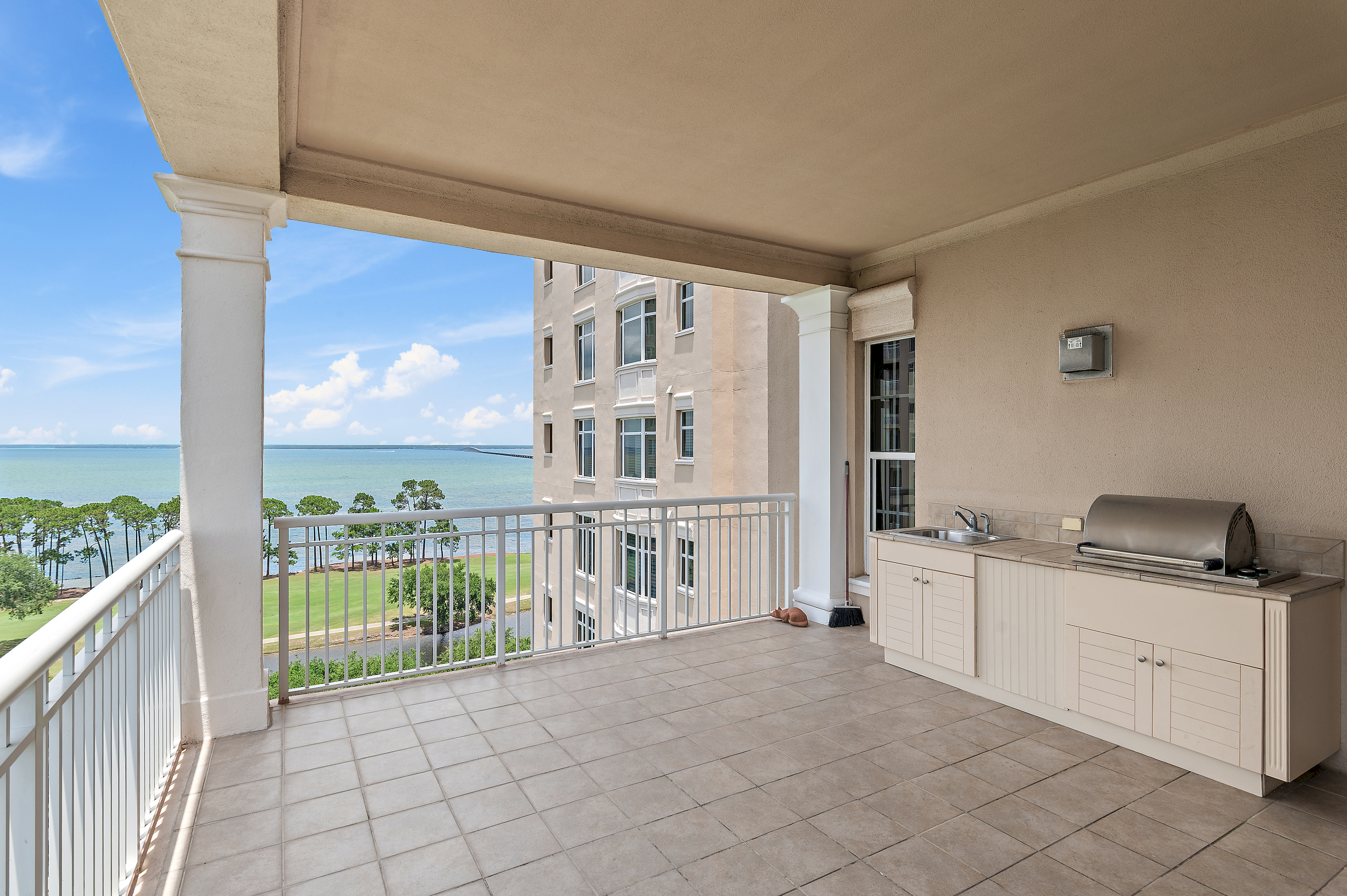  Elevated Living Overlooking The Bay in Destin