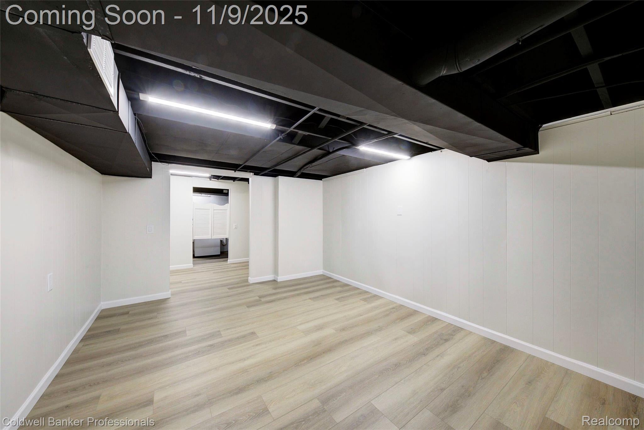 Troy, Michigan, 48085, United States, 4 Bedrooms Bedrooms, ,2 BathroomsBathrooms,Residential,For Sale,1989080