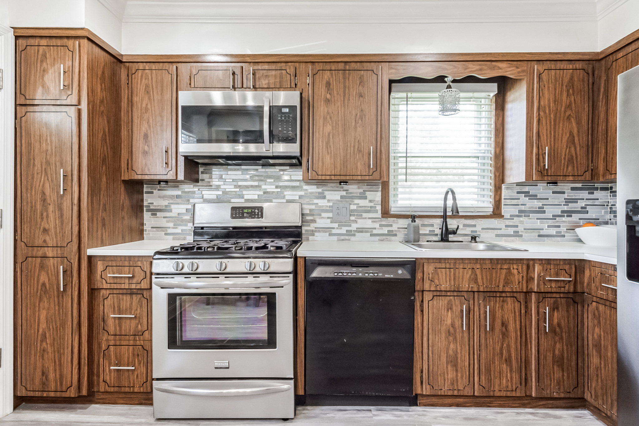 Elmwood Park, New Jersey, 07407, United States, 3 Bedrooms Bedrooms, ,2 BathroomsBathrooms,Residential,For Sale,1982757