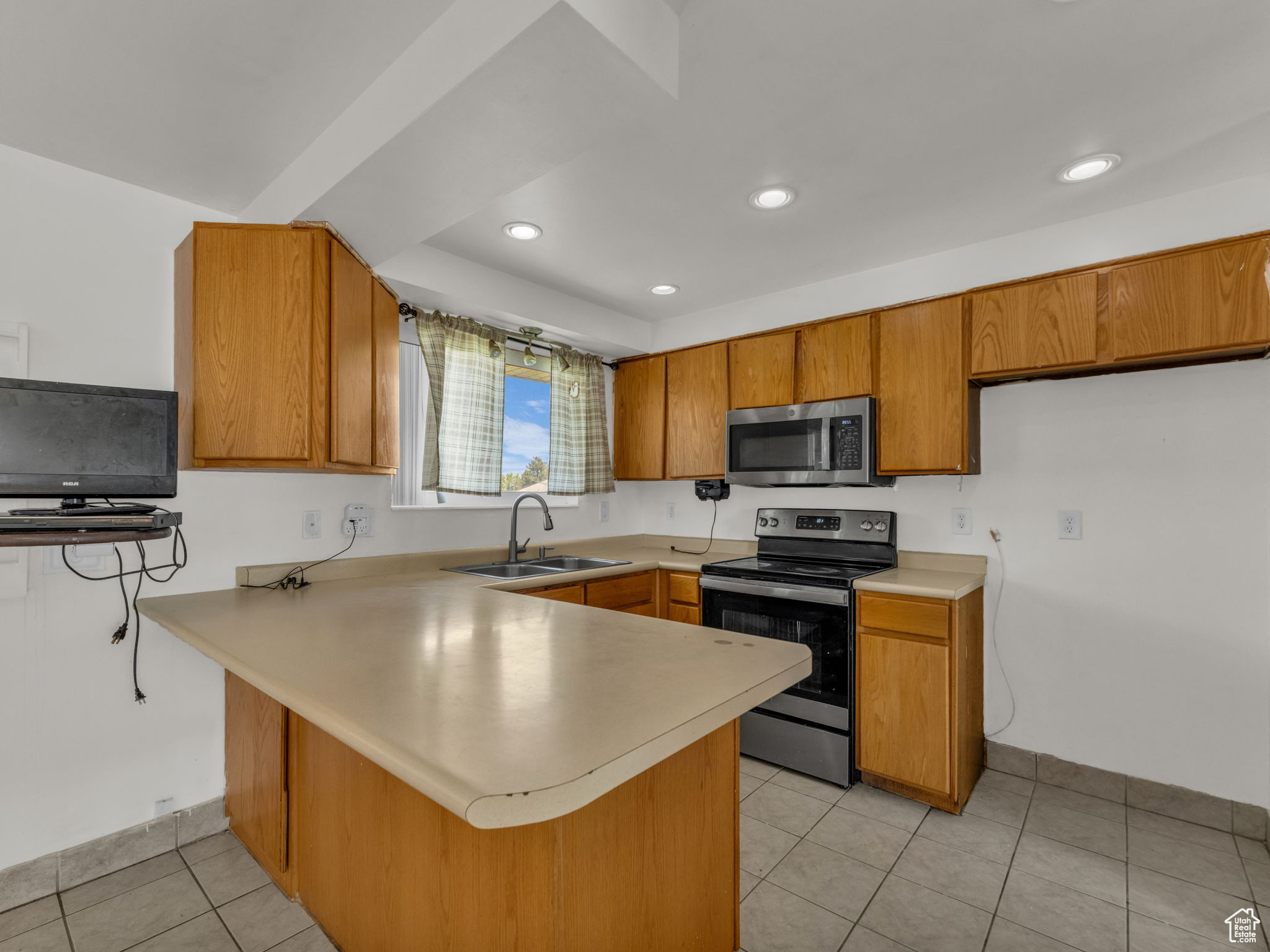 Taylorsville, Utah, 84129, United States, 4 Bedrooms Bedrooms, ,1 BathroomBathrooms,Residential,For Sale,1890353