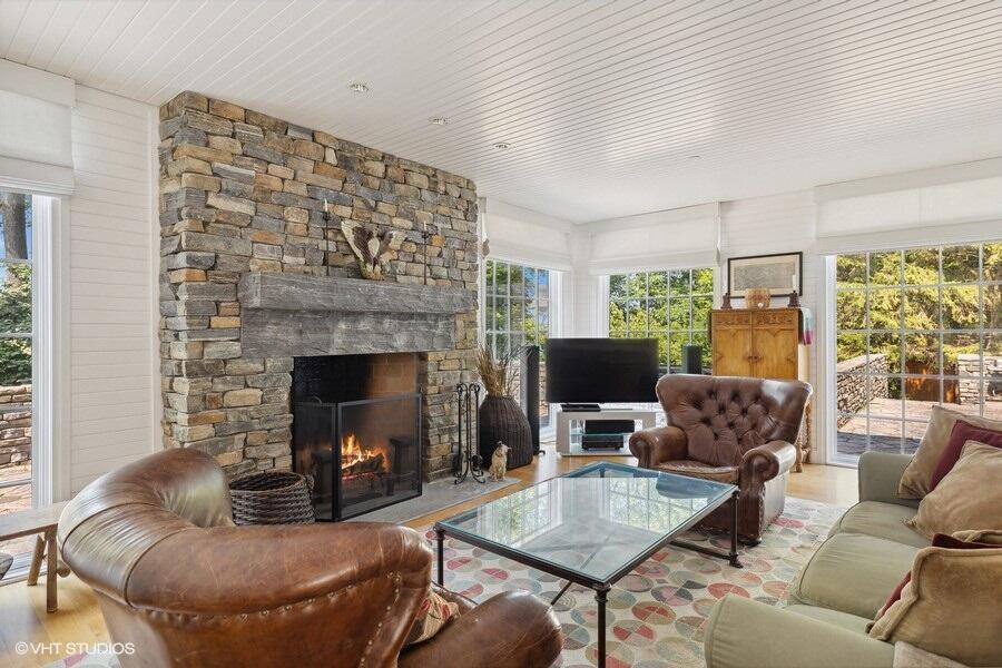 Lakeside, Michigan, 49116, United States, 3 Bedrooms Bedrooms, ,8 BathroomsBathrooms,Residential,For Sale,1785072