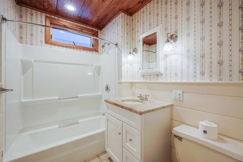 Worcester, Massachusetts, 01606, United States, 3 Bedrooms Bedrooms, ,4 BathroomsBathrooms,Residential,For Sale,1992890