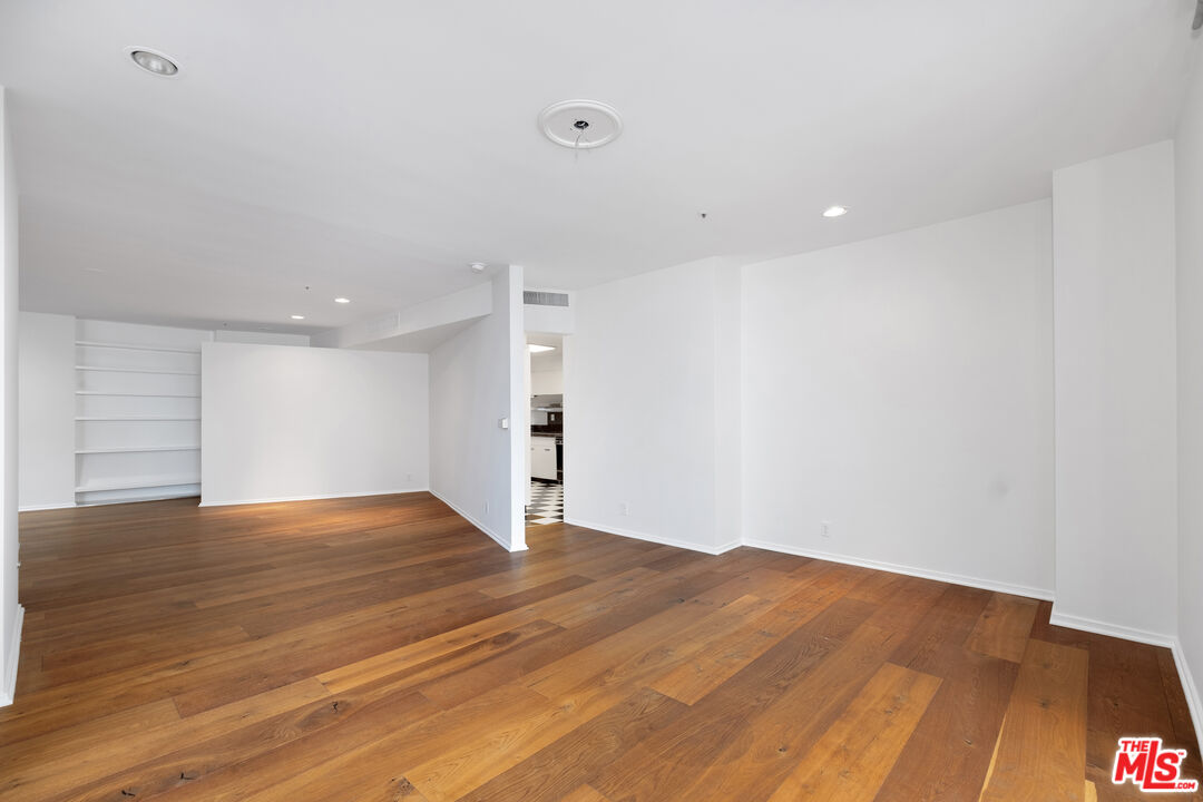 Los Angeles, California, 90024, United States, 2 Bedrooms Bedrooms, ,3 BathroomsBathrooms,Residential,For Sale,1817852