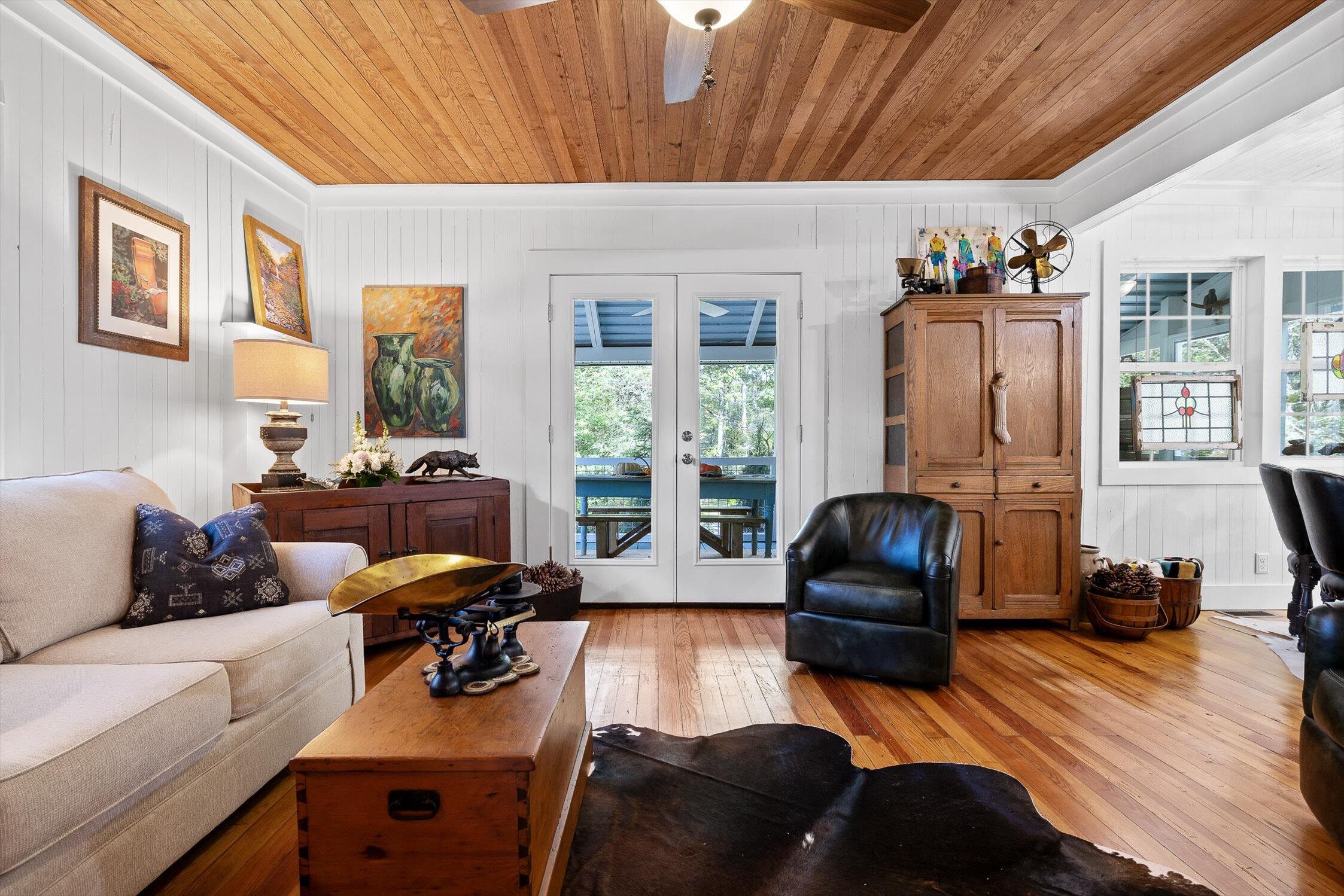 Mentone, Alabama, 35984, United States, 3 Bedrooms Bedrooms, ,2 BathroomsBathrooms,Residential,For Sale,1973723