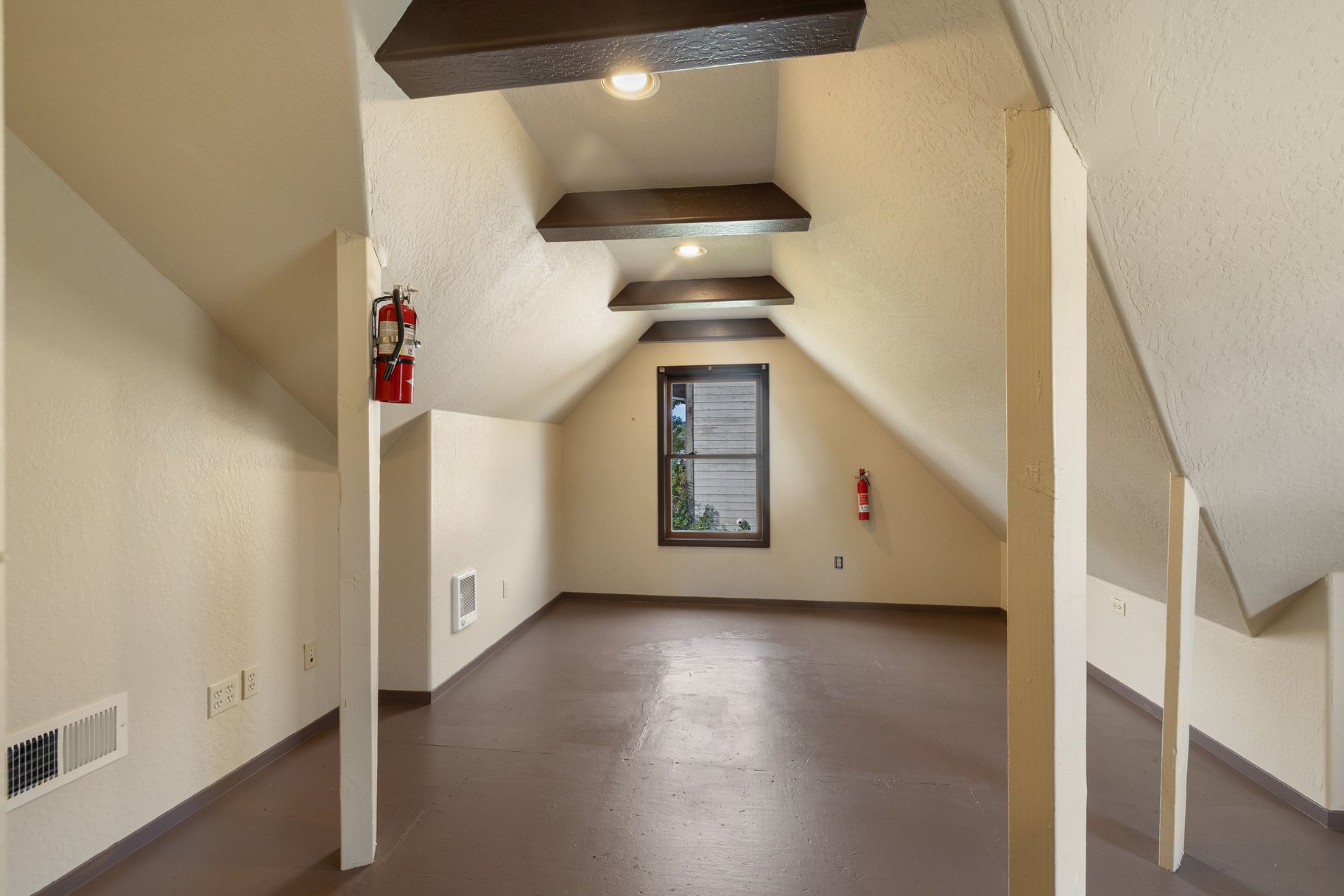  A Storied Piece of Truckee History with Remarkable Possibilities - 物件實景