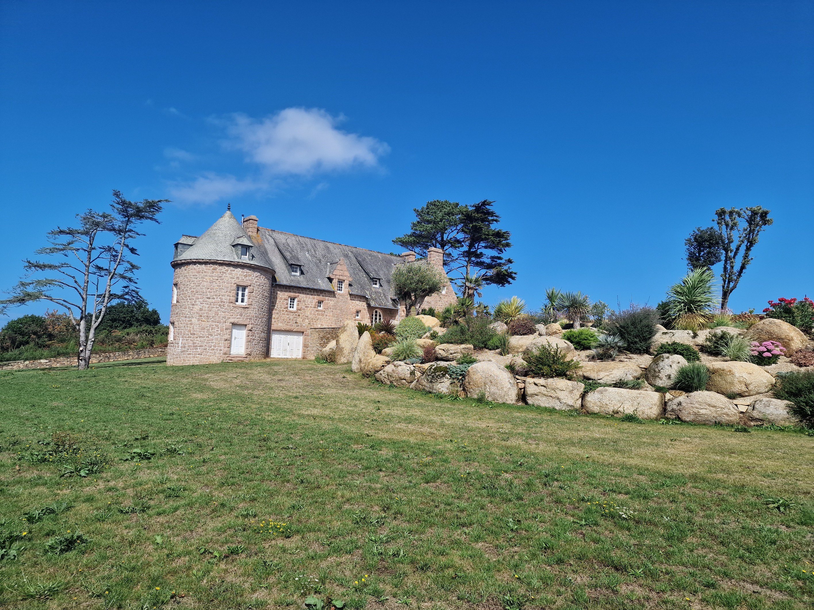  An Exceptional Coastal Estate in Plougrescant: A Canvas for Bespoke Luxury - 物件實景