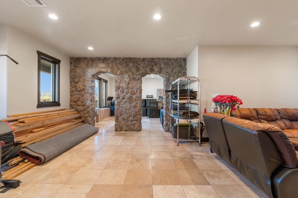 New Harmony, Utah, 84757, United States, 5 Bedrooms Bedrooms, ,6 BathroomsBathrooms,Residential,For Sale,2000791