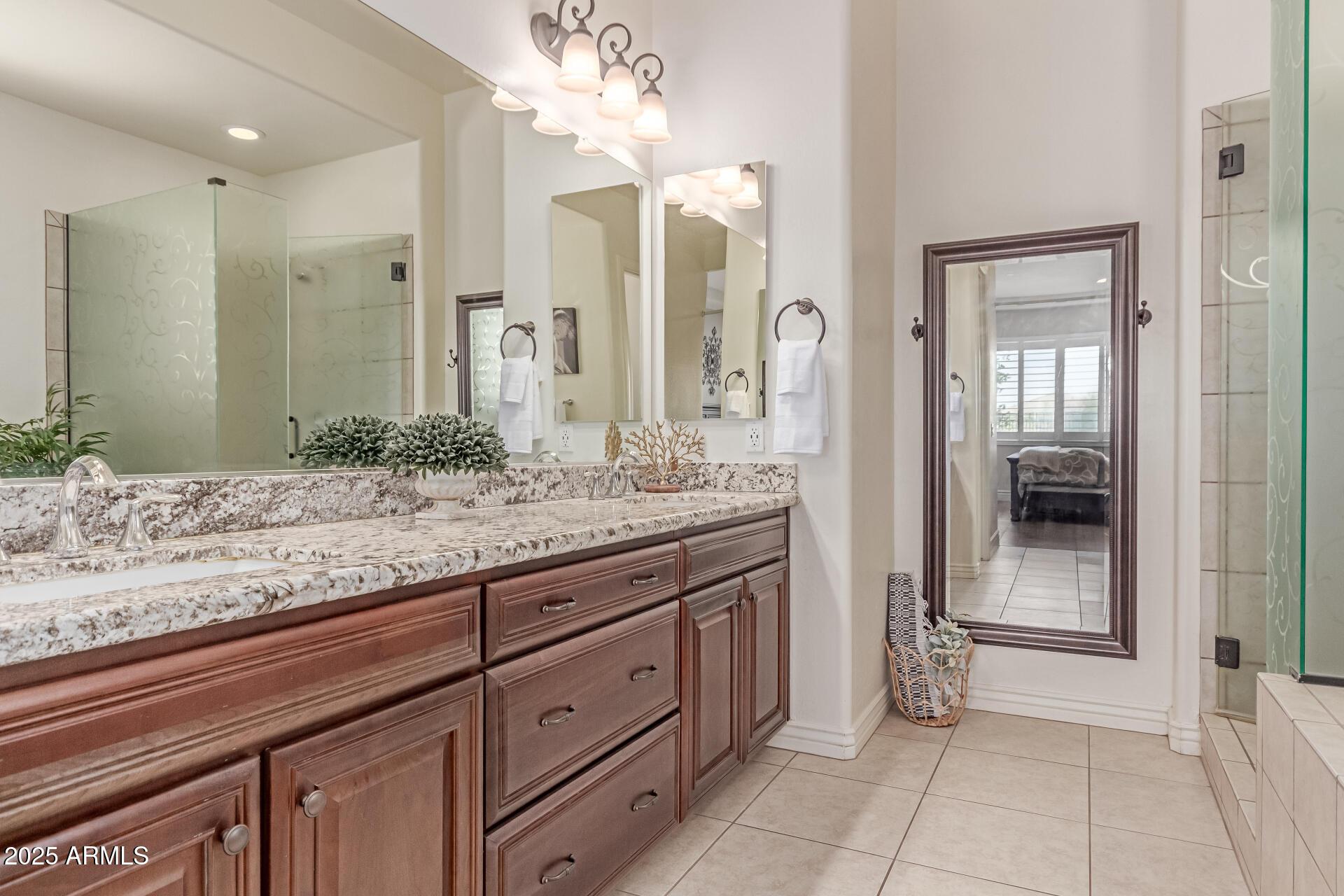 Phoenix, Arizona, 85050, United States, 5 Bedrooms Bedrooms, ,4 BathroomsBathrooms,Residential,For Sale,1980478