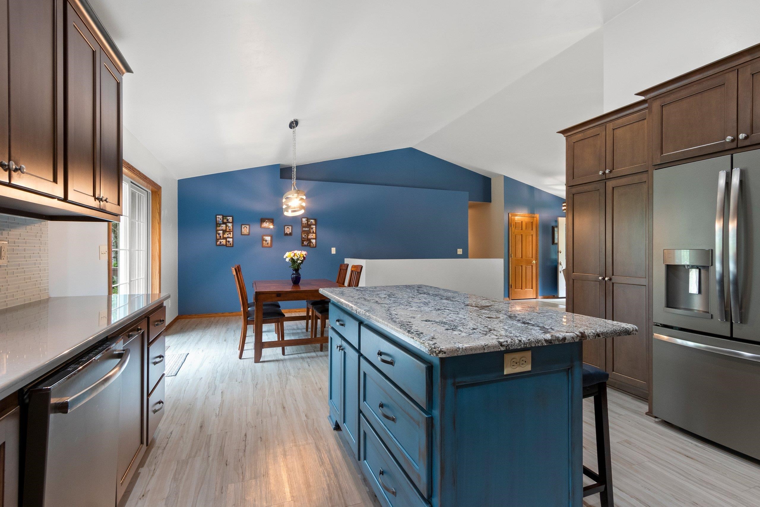 DE PERE, Wisconsin, 54115, United States, 3 Bedrooms Bedrooms, ,4 BathroomsBathrooms,Residential,For Sale,1912239
