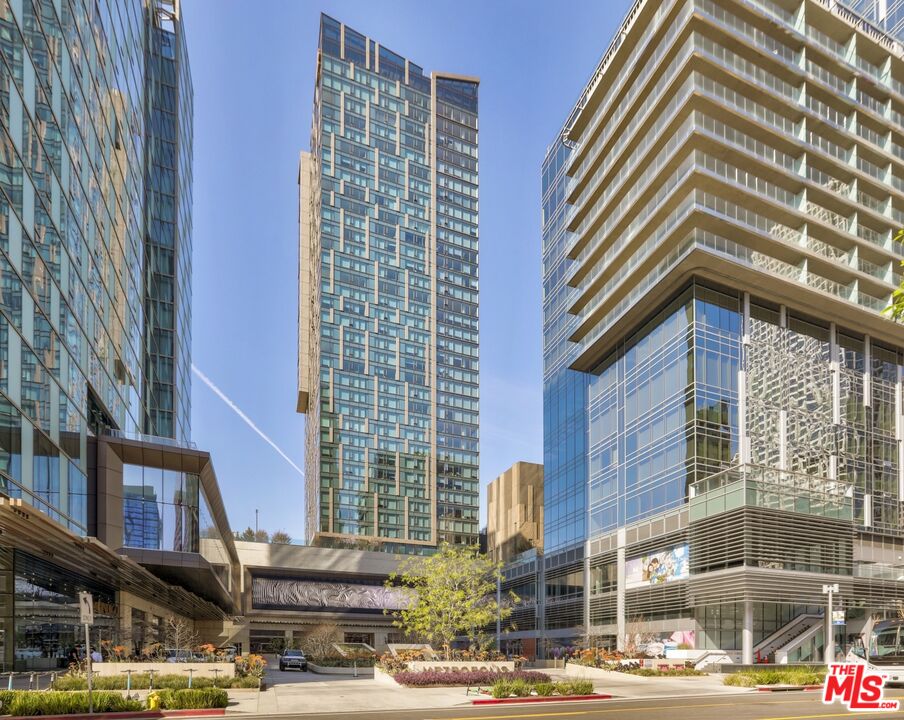 Los Angeles, California, 90017, United States, 1 Bedroom Bedrooms, ,2 BathroomsBathrooms,Residential,For Sale,1987856